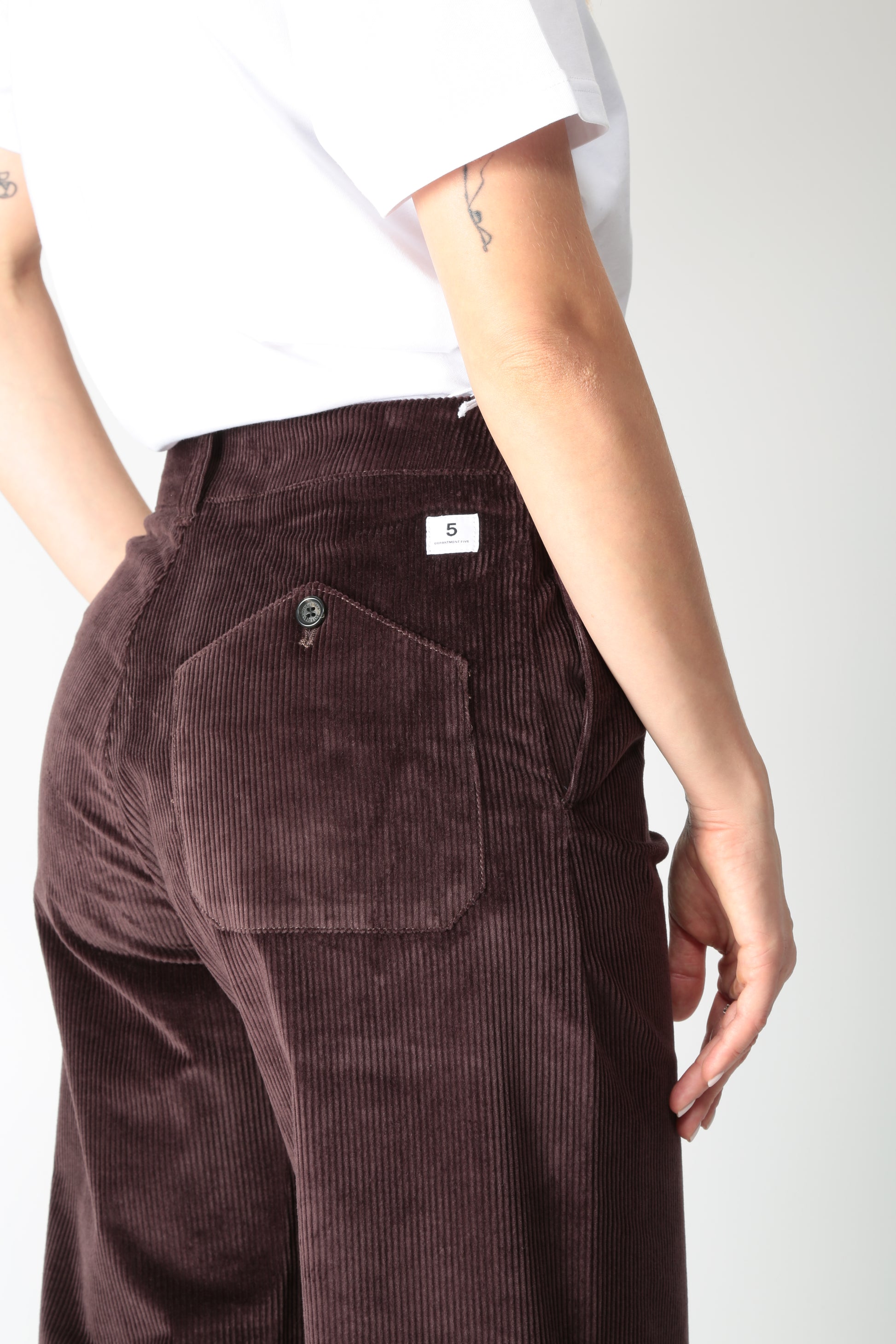 https://admin.shopify.com/store/gulieshop/products/15647677677917#:~:text=https%3A//www.gulieshop.it%20%E2%80%BA%20products%20%E2%80%BA%20department%2D5%2Dpantaloni%2Din%2Dvelluto%2Ddue%2Dpant%2Ddp05151m2ts0194