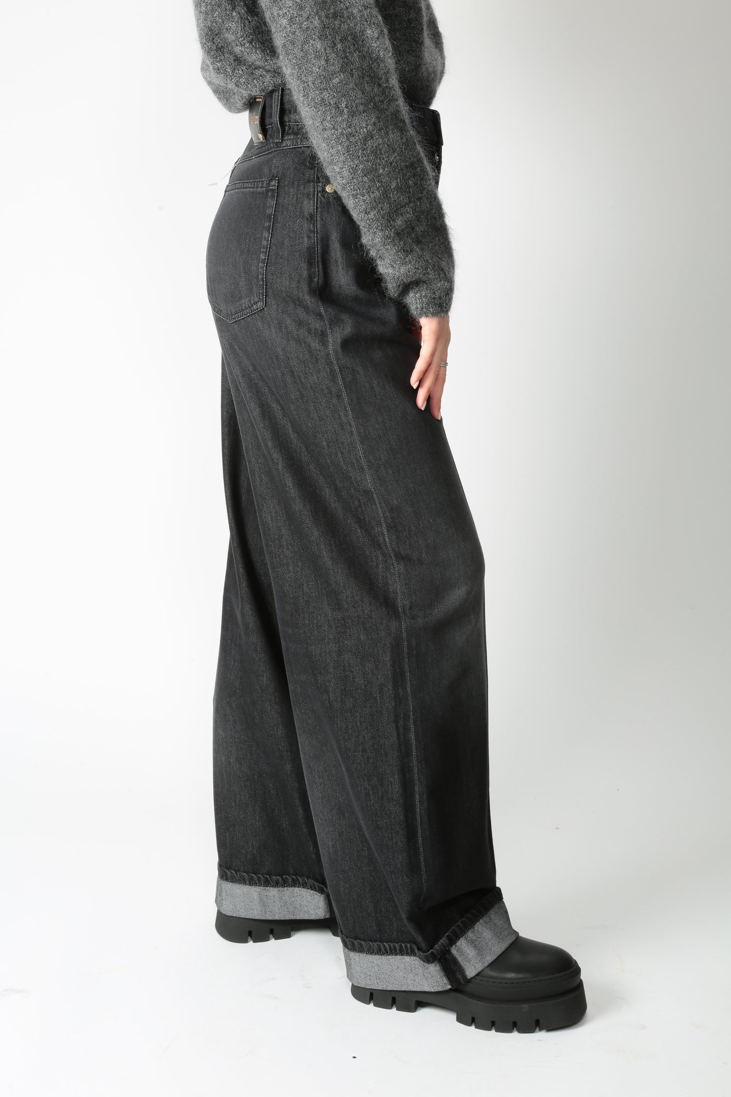 https://admin.shopify.com/store/gulieshop/products/15633562730845#:~:text=https%3A//www.gulieshop.it%20%E2%80%BA%20products%20%E2%80%BA%20s%2Dmaxmara%2Djeans%2Dcotone%2De%2Dviscosa%2Dlusso