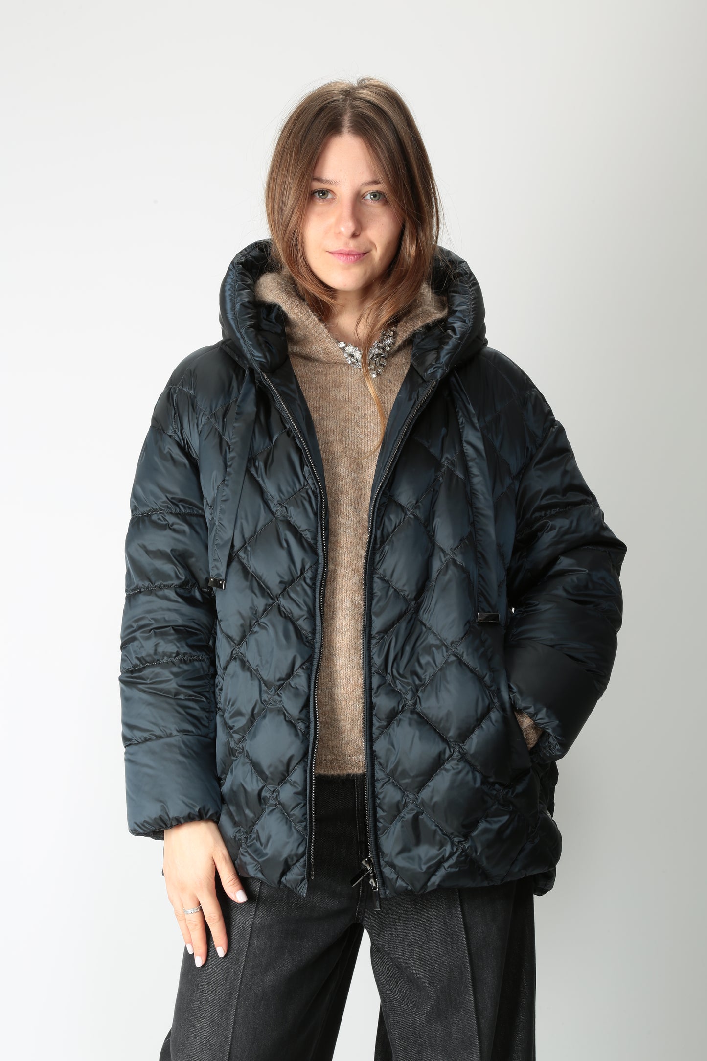 https://admin.shopify.com/store/gulieshop/products/15645399089501#:~:text=https%3A//www.gulieshop.it%20%E2%80%BA%20products%20%E2%80%BA%20maxmara%2Dthe%2Dcube%2Dpiumino%2Dimbottito%2Dsofte