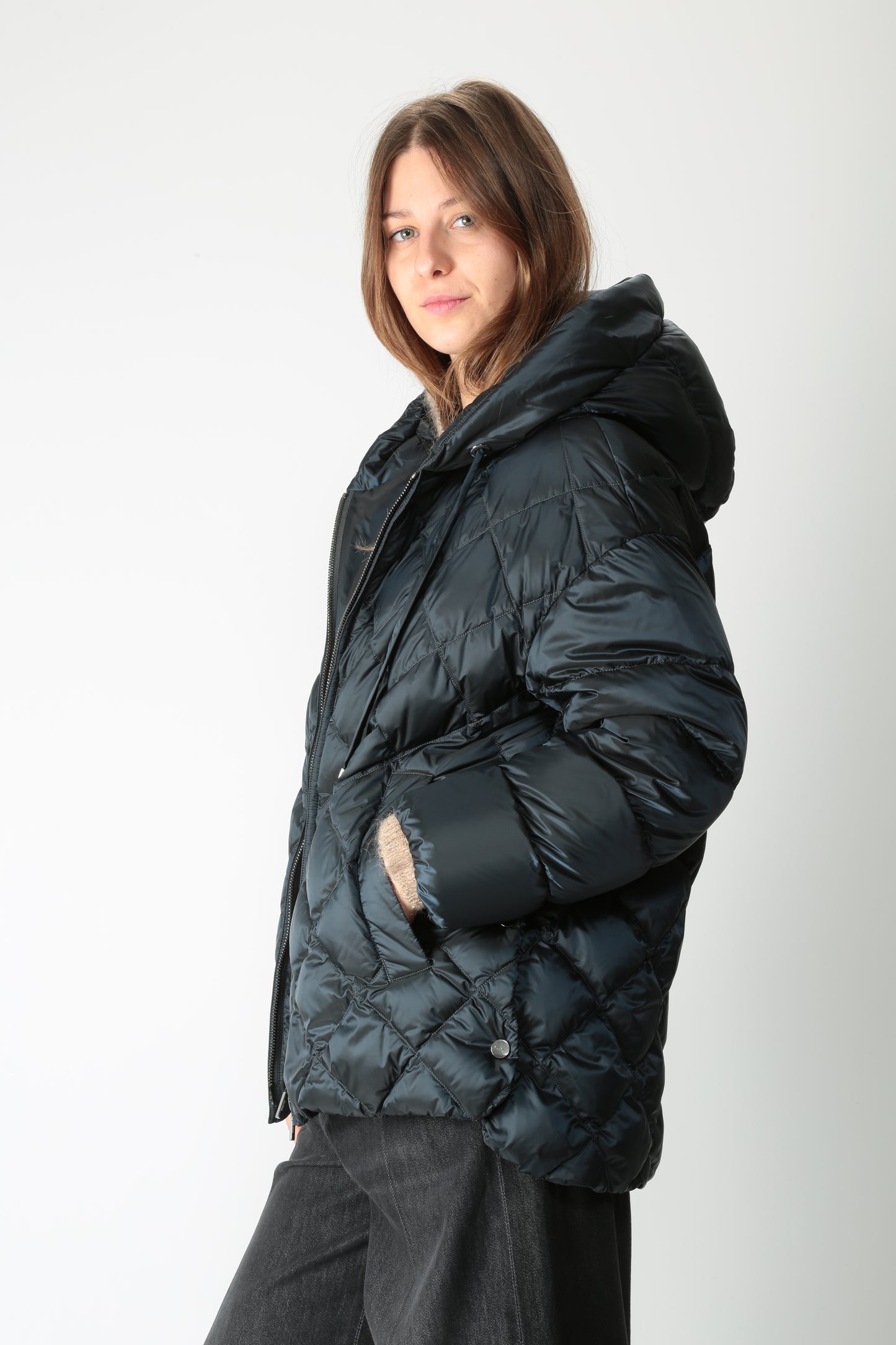 https://admin.shopify.com/store/gulieshop/products/15645399089501#:~:text=https%3A//www.gulieshop.it%20%E2%80%BA%20products%20%E2%80%BA%20maxmara%2Dthe%2Dcube%2Dpiumino%2Dimbottito%2Dsofte