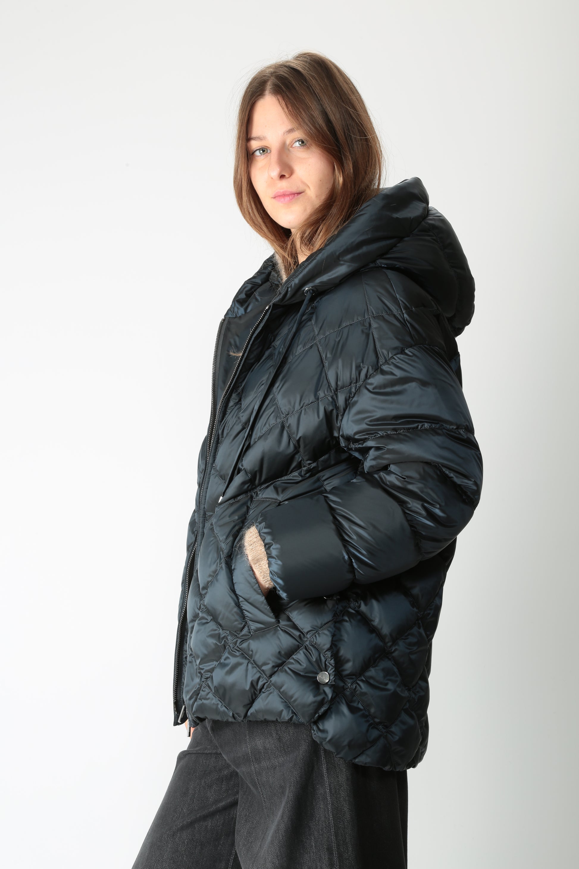 https://admin.shopify.com/store/gulieshop/products/15645399089501#:~:text=https%3A//www.gulieshop.it%20%E2%80%BA%20products%20%E2%80%BA%20maxmara%2Dthe%2Dcube%2Dpiumino%2Dimbottito%2Dsofte