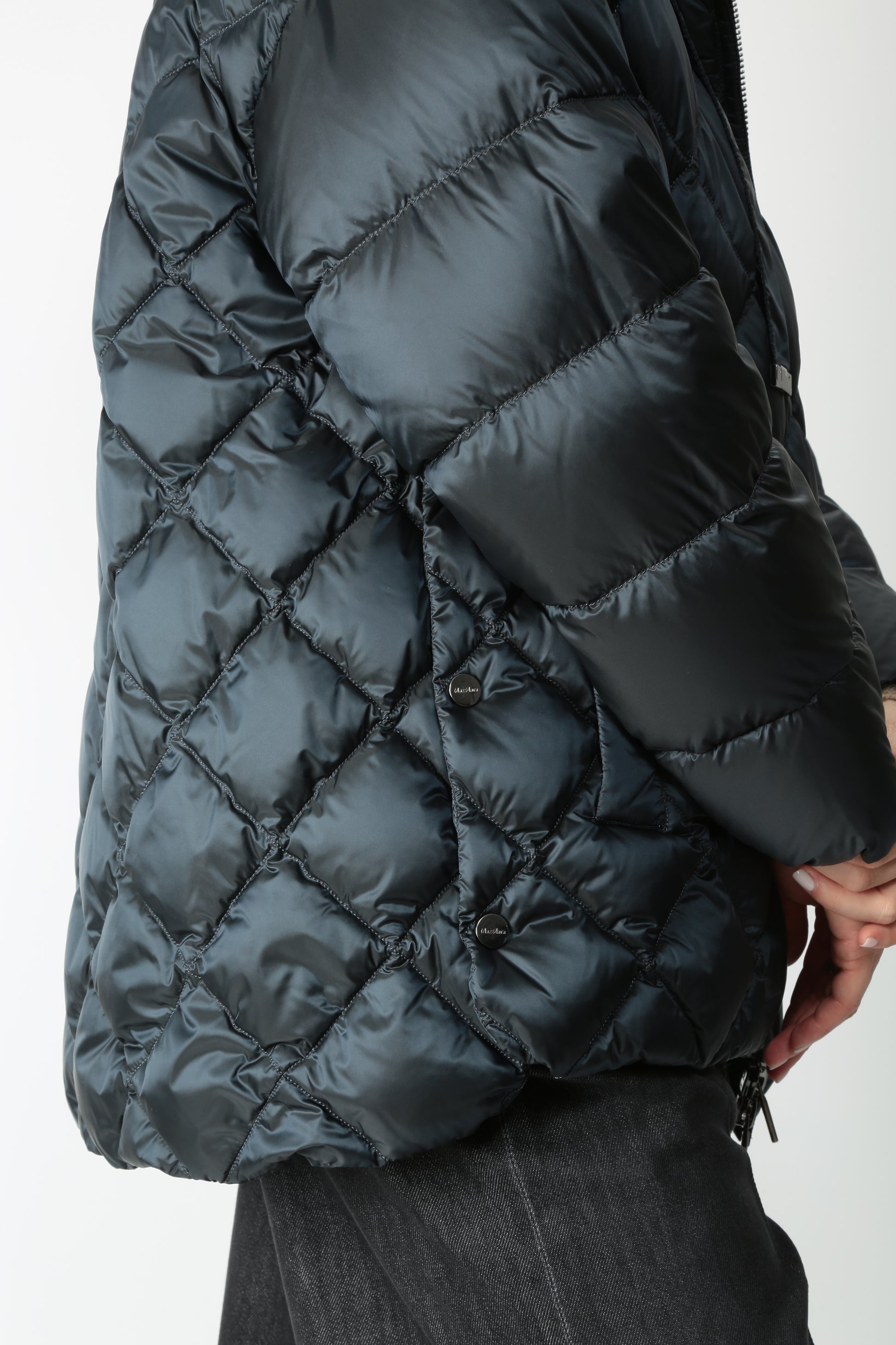 https://admin.shopify.com/store/gulieshop/products/15645399089501#:~:text=https%3A//www.gulieshop.it%20%E2%80%BA%20products%20%E2%80%BA%20maxmara%2Dthe%2Dcube%2Dpiumino%2Dimbottito%2Dsofte
