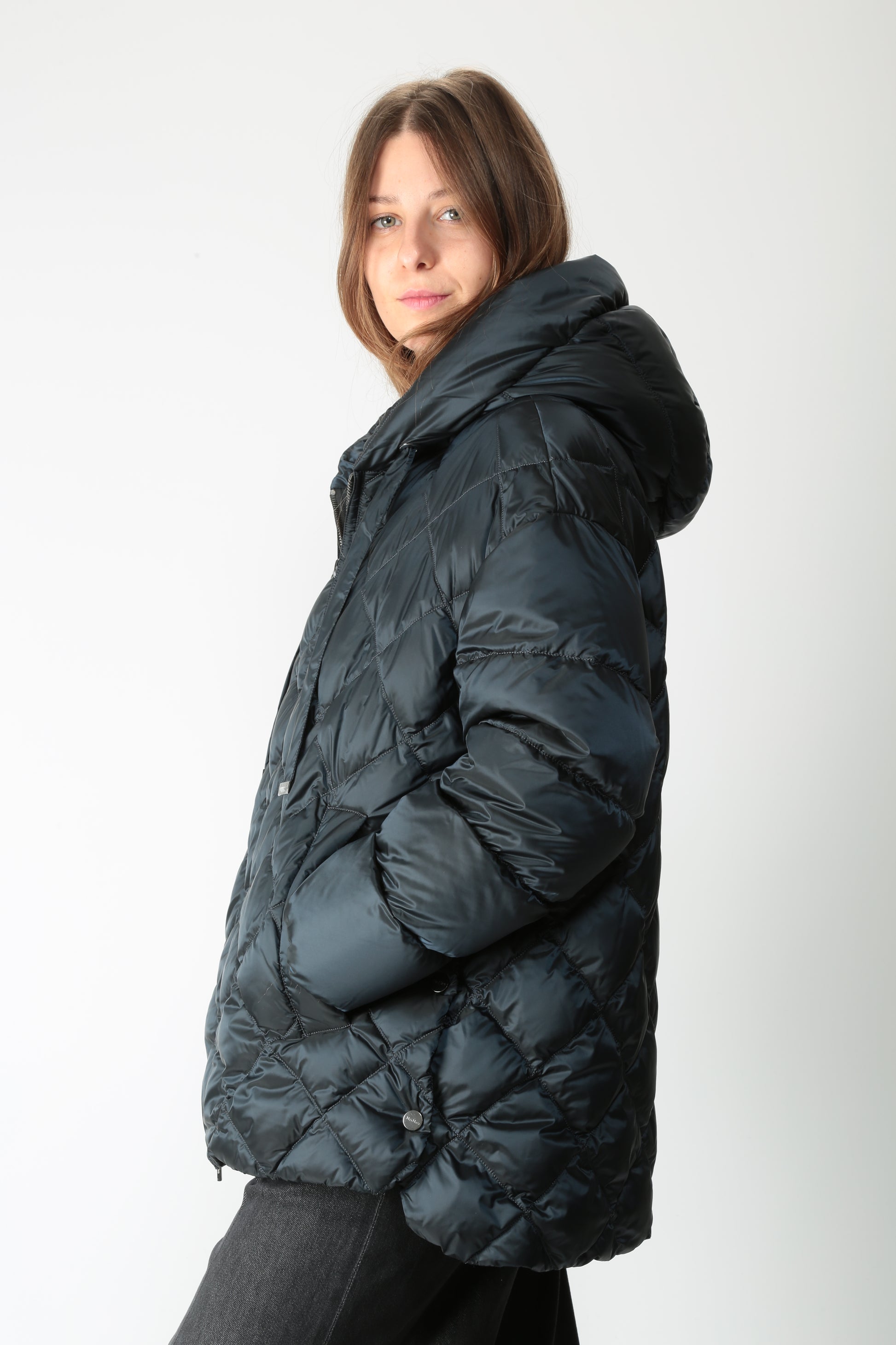 https://admin.shopify.com/store/gulieshop/products/15645399089501#:~:text=https%3A//www.gulieshop.it%20%E2%80%BA%20products%20%E2%80%BA%20maxmara%2Dthe%2Dcube%2Dpiumino%2Dimbottito%2Dsofte