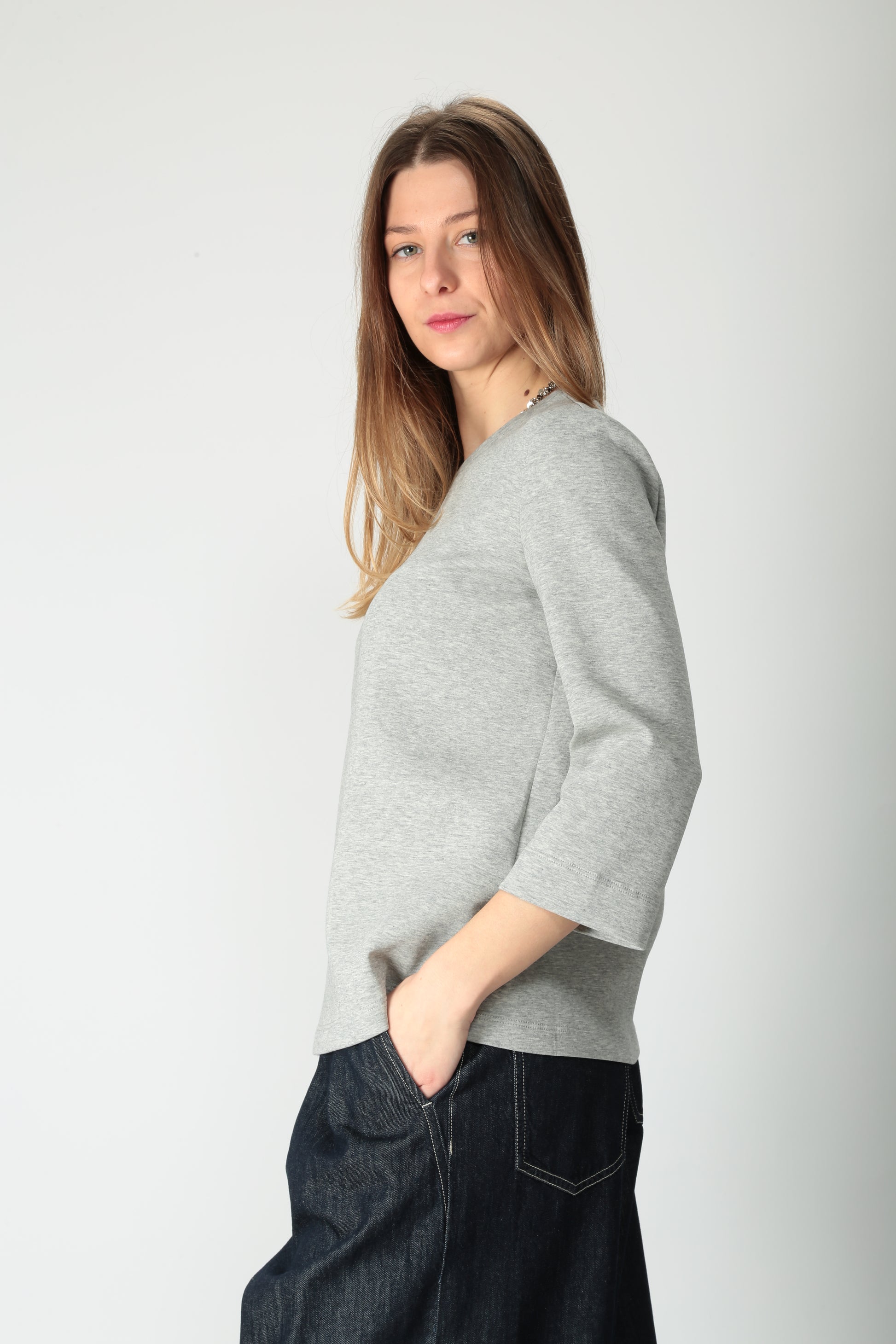 https://admin.shopify.com/store/gulieshop/products/15036213297501#:~:text=https%3A//www.gulieshop.it%20%E2%80%BA%20products%20%E2%80%BA%20s%2Dmaxmara%2Dfelpa%2Dleggera%2Dcambra