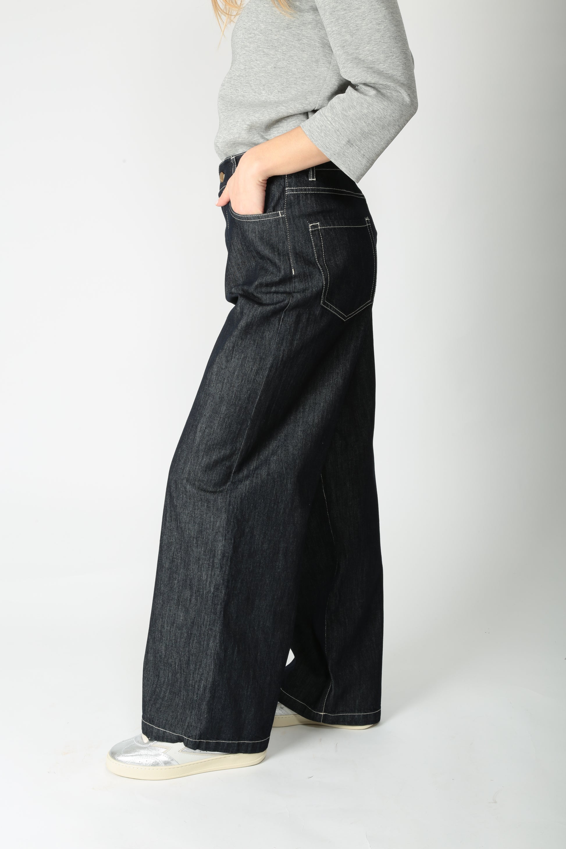https://admin.shopify.com/store/gulieshop/products/15036213559645#:~:text=https%3A//www.gulieshop.it%20%E2%80%BA%20products%20%E2%80%BA%20s%2Dmaxmara%2Dpantalone%2Din%2Ddenim%2Dzucchero