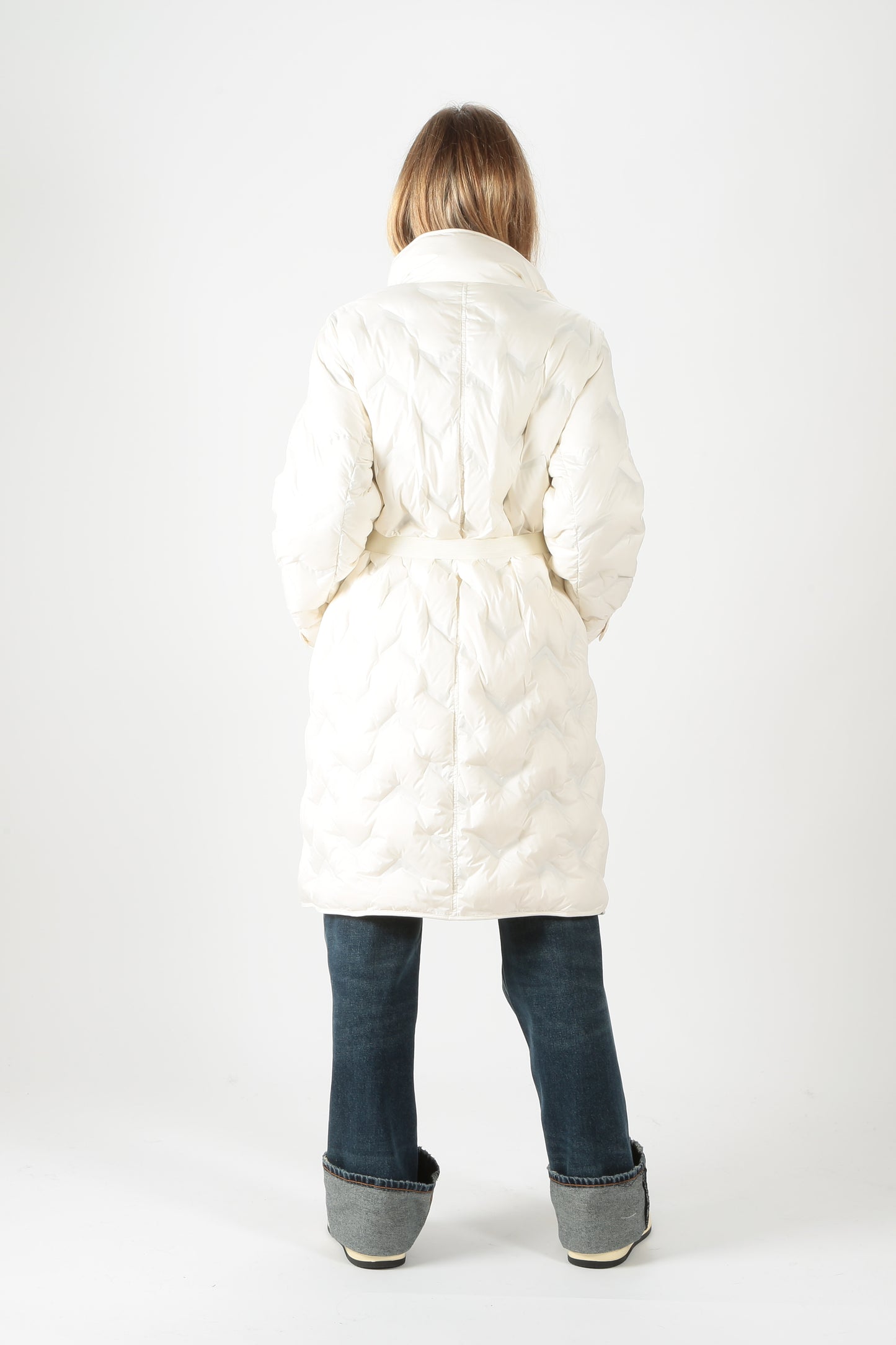 https://admin.shopify.com/store/gulieshop/products/8669258285405#:~:text=resi%20self%2Dservice-,V%20Lab%20Piumino%20leggero%20lungo%20FW36617%20Artic,-Contenuto%20multimediale%201