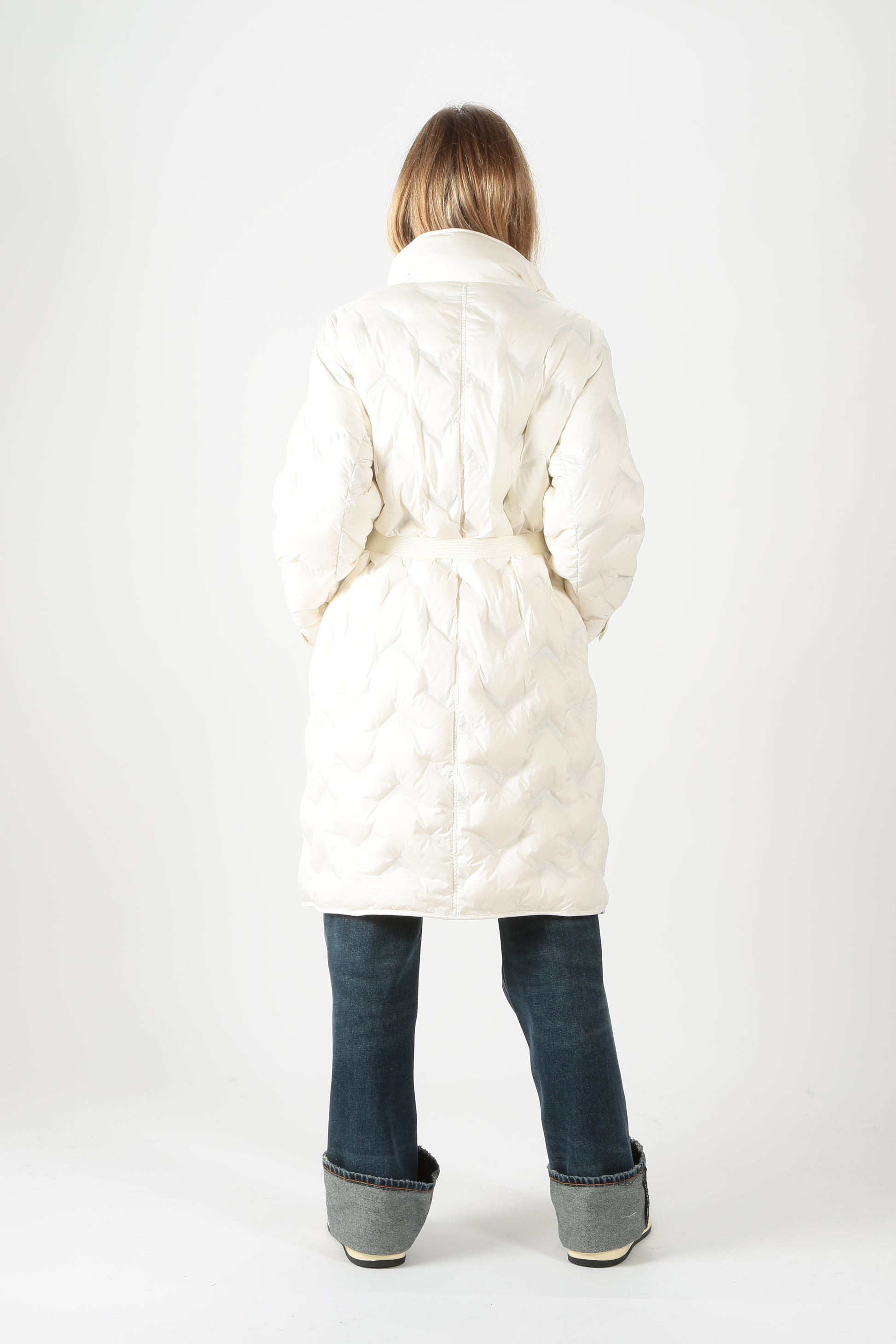 https://admin.shopify.com/store/gulieshop/products/8669258285405#:~:text=resi%20self%2Dservice-,V%20Lab%20Piumino%20leggero%20lungo%20FW36617%20Artic,-Contenuto%20multimediale%201