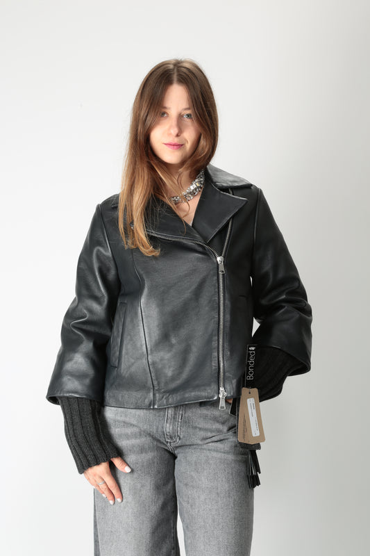 https://admin.shopify.com/store/gulieshop/products/15663934931293#:~:text=https%3A//www.gulieshop.it%20%E2%80%BA%20products%20%E2%80%BA%20jackie%2Dgiacca%2Dchiodo%2Din%2Dpelle%2Dgemini