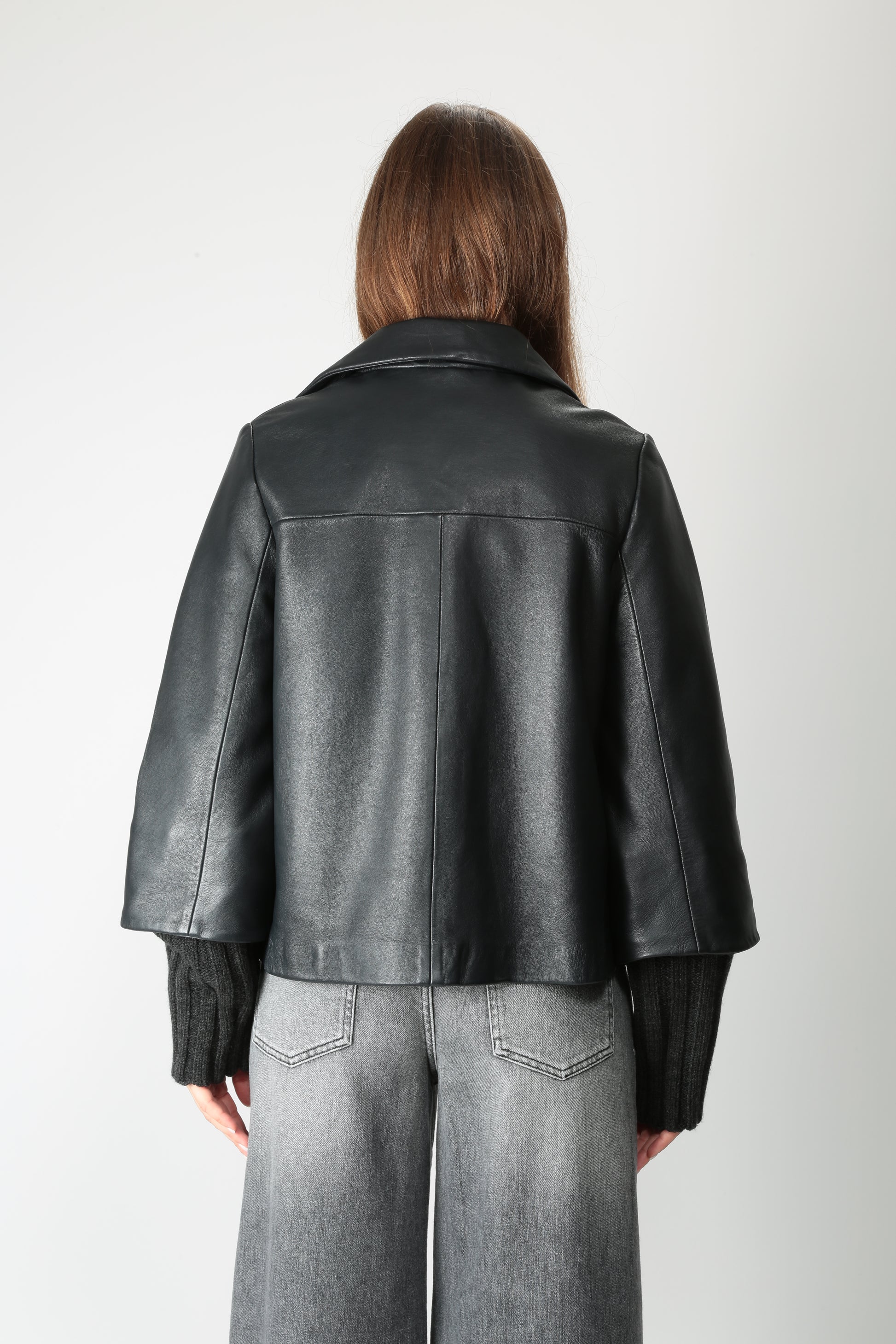 https://admin.shopify.com/store/gulieshop/products/15663934931293#:~:text=https%3A//www.gulieshop.it%20%E2%80%BA%20products%20%E2%80%BA%20jackie%2Dgiacca%2Dchiodo%2Din%2Dpelle%2Dgemini