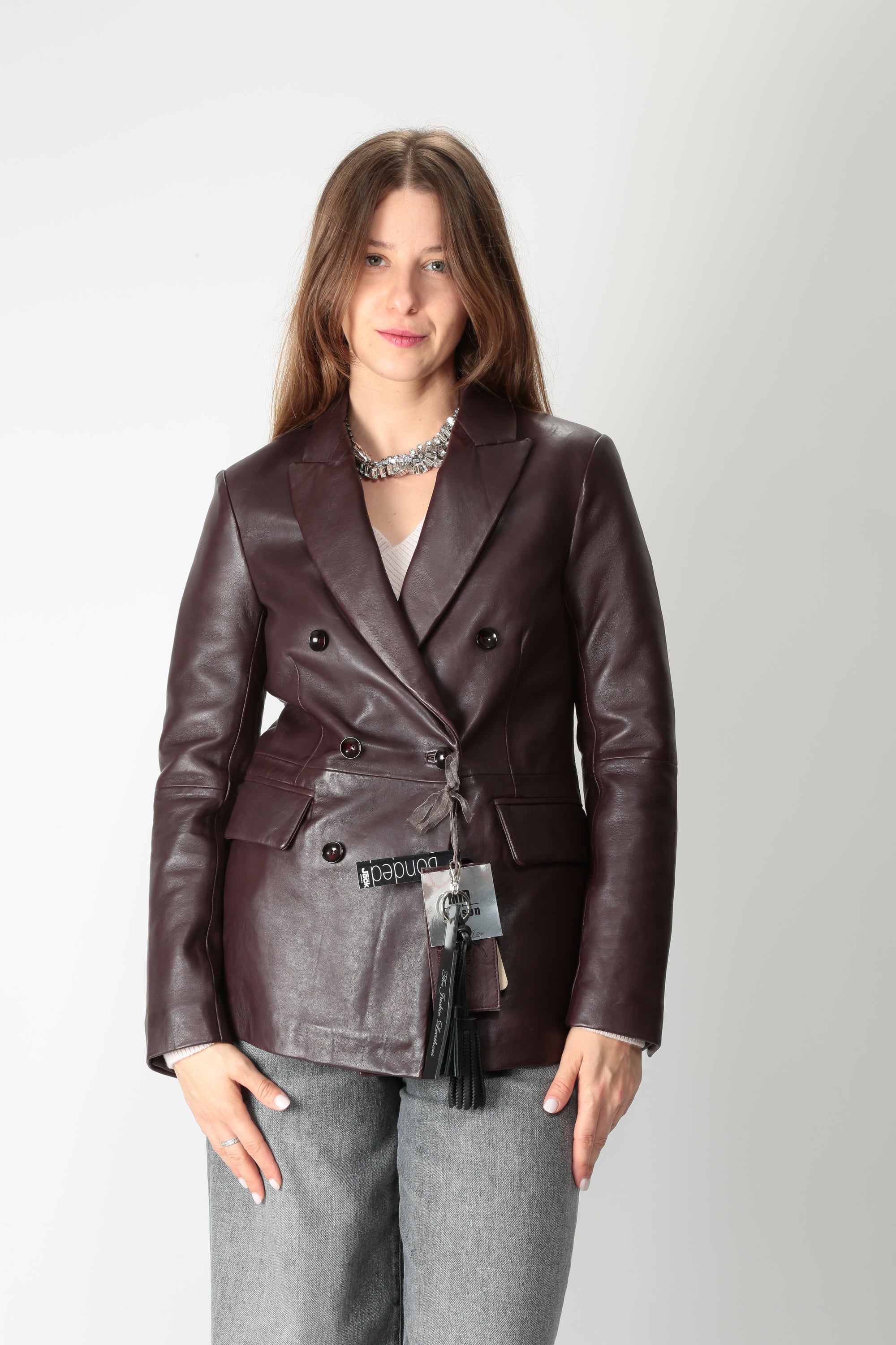 https://admin.shopify.com/store/gulieshop/products/15707783496029#:~:text=https%3A//www.gulieshop.it%20%E2%80%BA%20products%20%E2%80%BA%20jackie%2Dgiacca%2Din%2Dpelle%2Ddoppiopetto%2Dtiaki