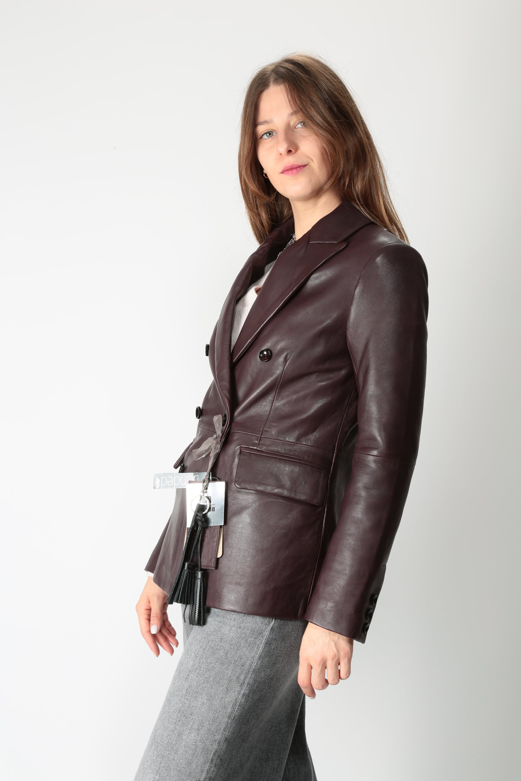 https://admin.shopify.com/store/gulieshop/products/15707783496029#:~:text=https%3A//www.gulieshop.it%20%E2%80%BA%20products%20%E2%80%BA%20jackie%2Dgiacca%2Din%2Dpelle%2Ddoppiopetto%2Dtiaki
