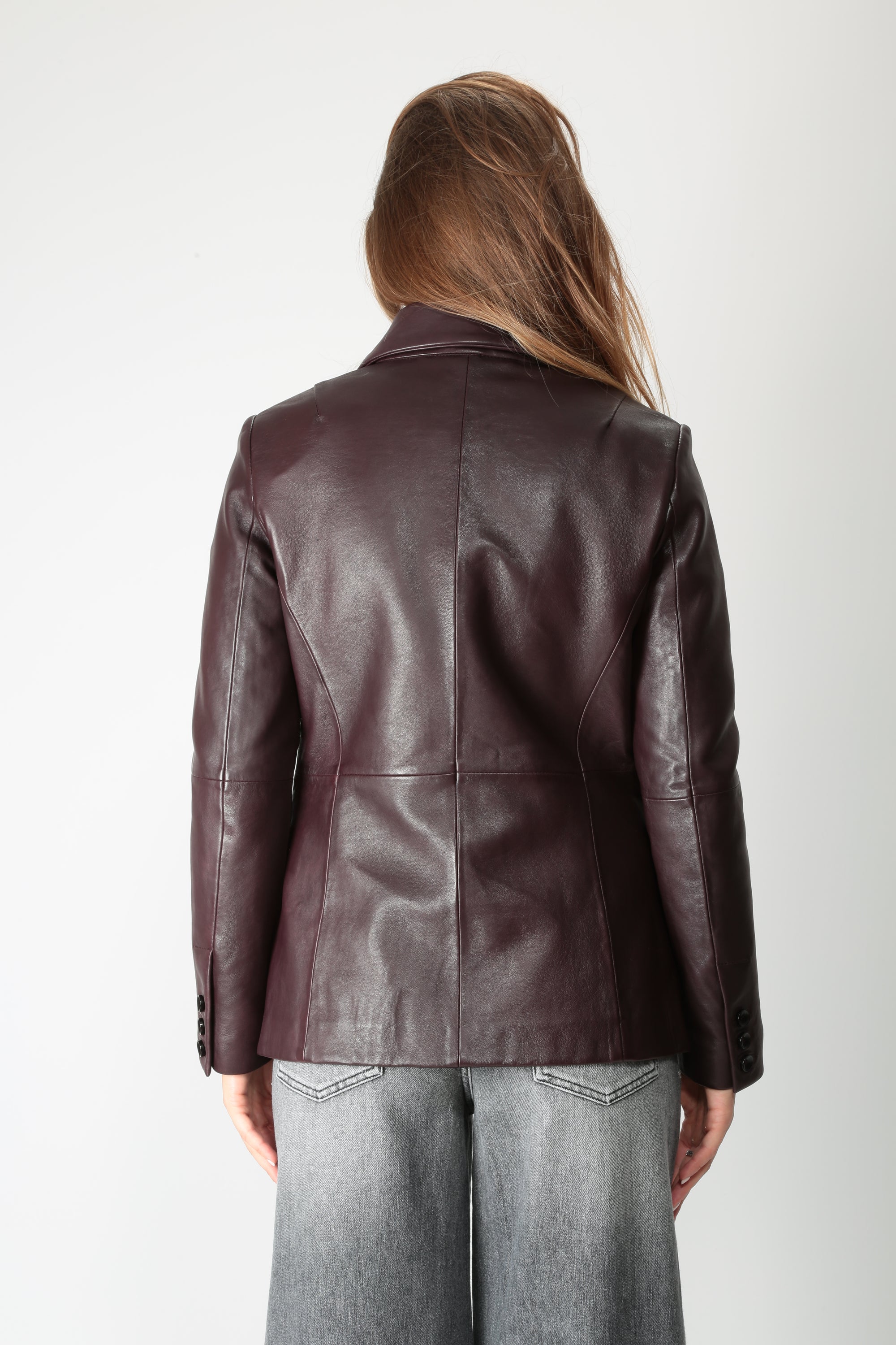 https://admin.shopify.com/store/gulieshop/products/15707783496029#:~:text=https%3A//www.gulieshop.it%20%E2%80%BA%20products%20%E2%80%BA%20jackie%2Dgiacca%2Din%2Dpelle%2Ddoppiopetto%2Dtiaki
