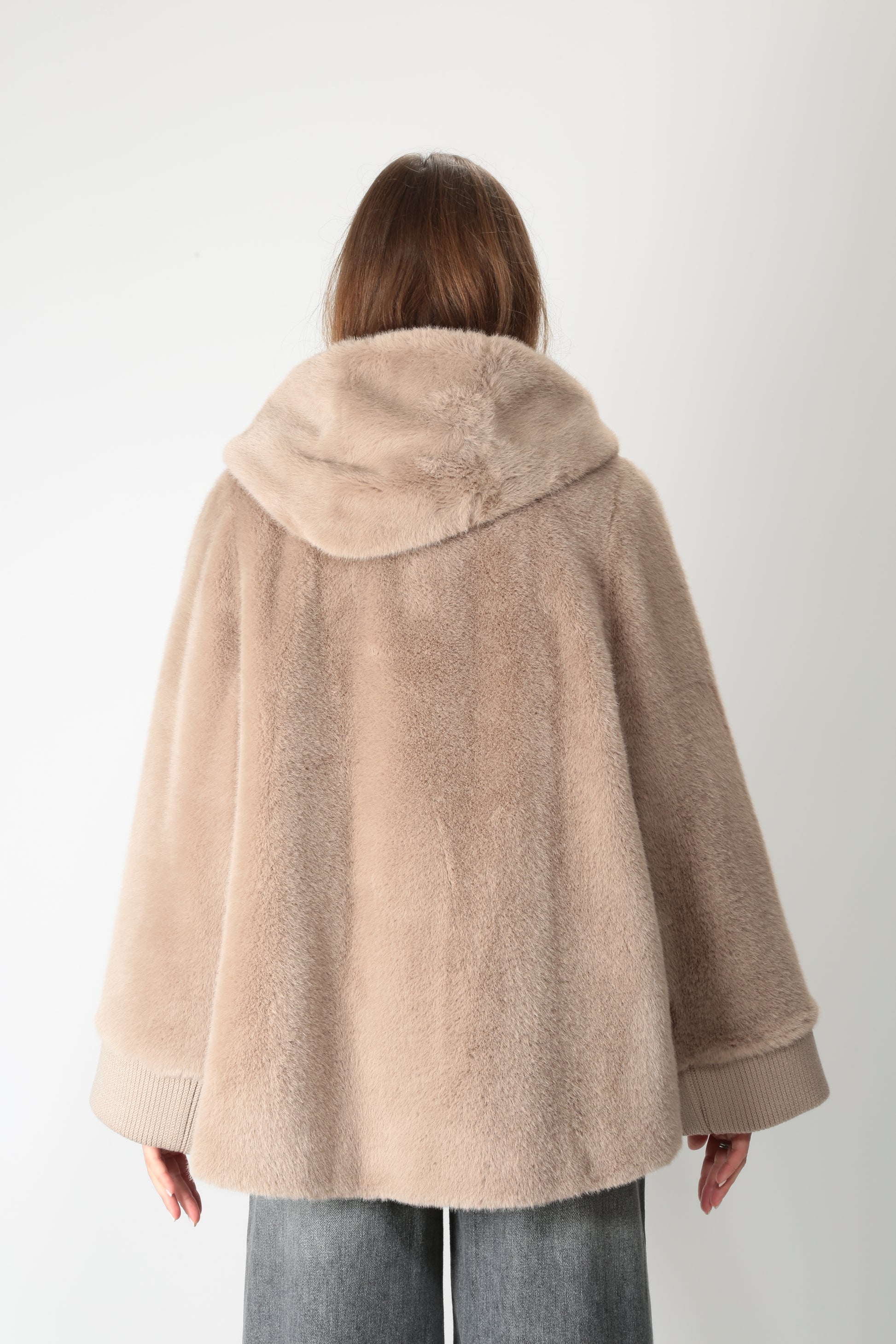 https://admin.shopify.com/store/gulieshop/products/15663943352669#:~:text=https%3A//www.gulieshop.it%20%E2%80%BA%20products%20%E2%80%BA%20violanti%2Dcappotto%2Dcorto%2Dcon%2Dcappuccio%2Dve426%2D5500
