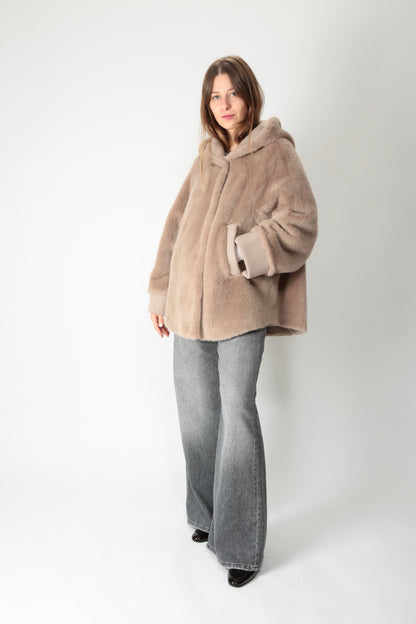 https://admin.shopify.com/store/gulieshop/products/15663943352669#:~:text=https%3A//www.gulieshop.it%20%E2%80%BA%20products%20%E2%80%BA%20violanti%2Dcappotto%2Dcorto%2Dcon%2Dcappuccio%2Dve426%2D5500