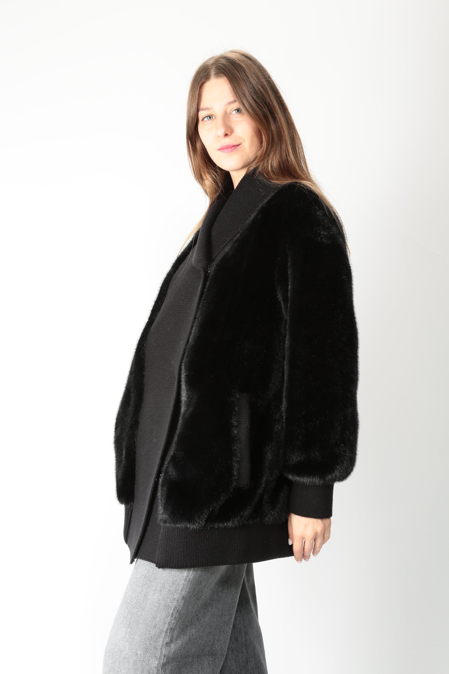 https://admin.shopify.com/store/gulieshop/products/15663943221597#:~:text=https%3A//www.gulieshop.it%20%E2%80%BA%20products%20%E2%80%BA%20violanti%2Dcappotto%2Dcorto%2Din%2Decopelliccia%2Dve421%2D5500