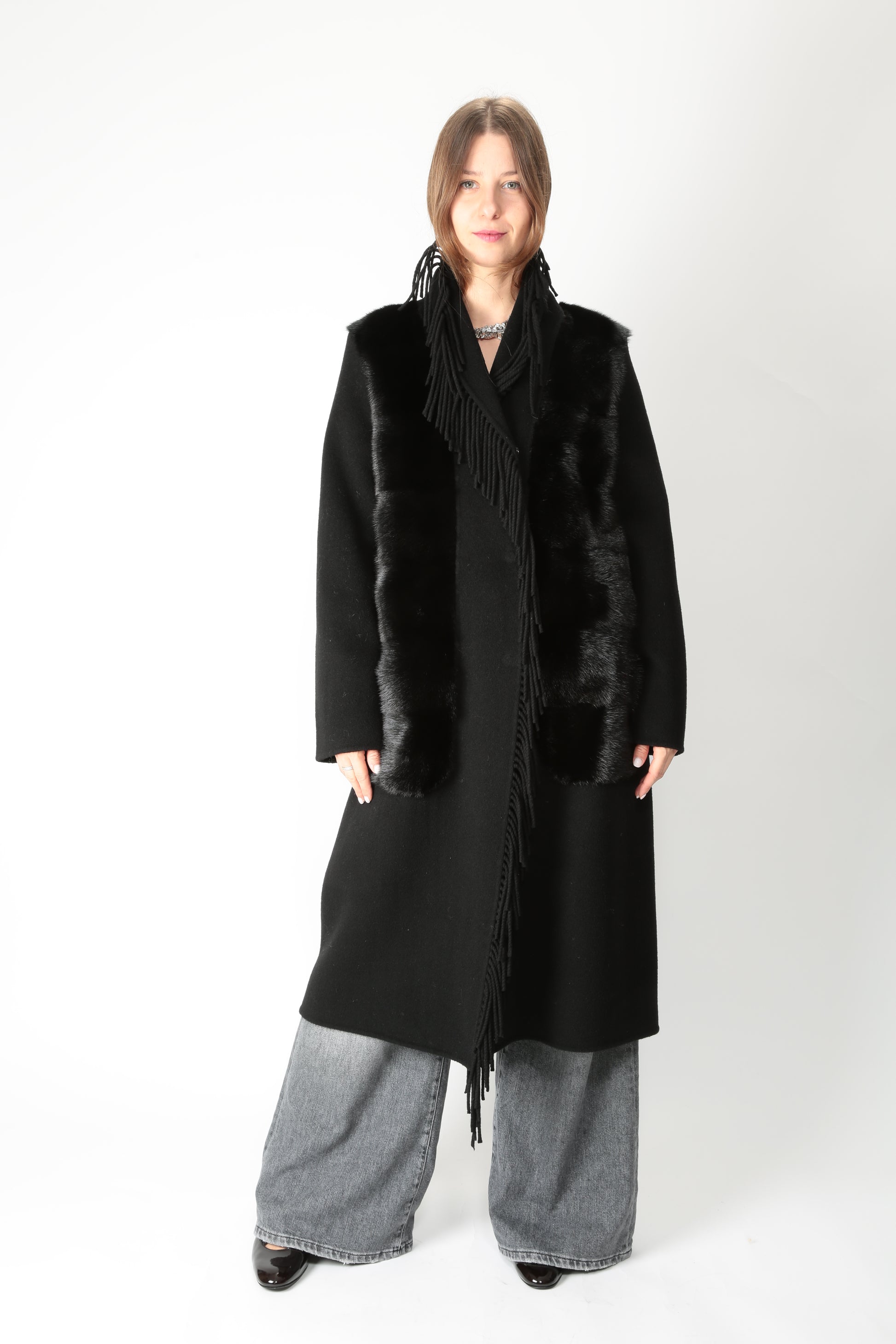 https://admin.shopify.com/store/gulieshop/products/15663943188829#:~:text=https%3A//www.gulieshop.it%20%E2%80%BA%20products%20%E2%80%BA%20violanti%2Dcappotto%2Dcon%2Dfangia%2Dvd438%2D5902