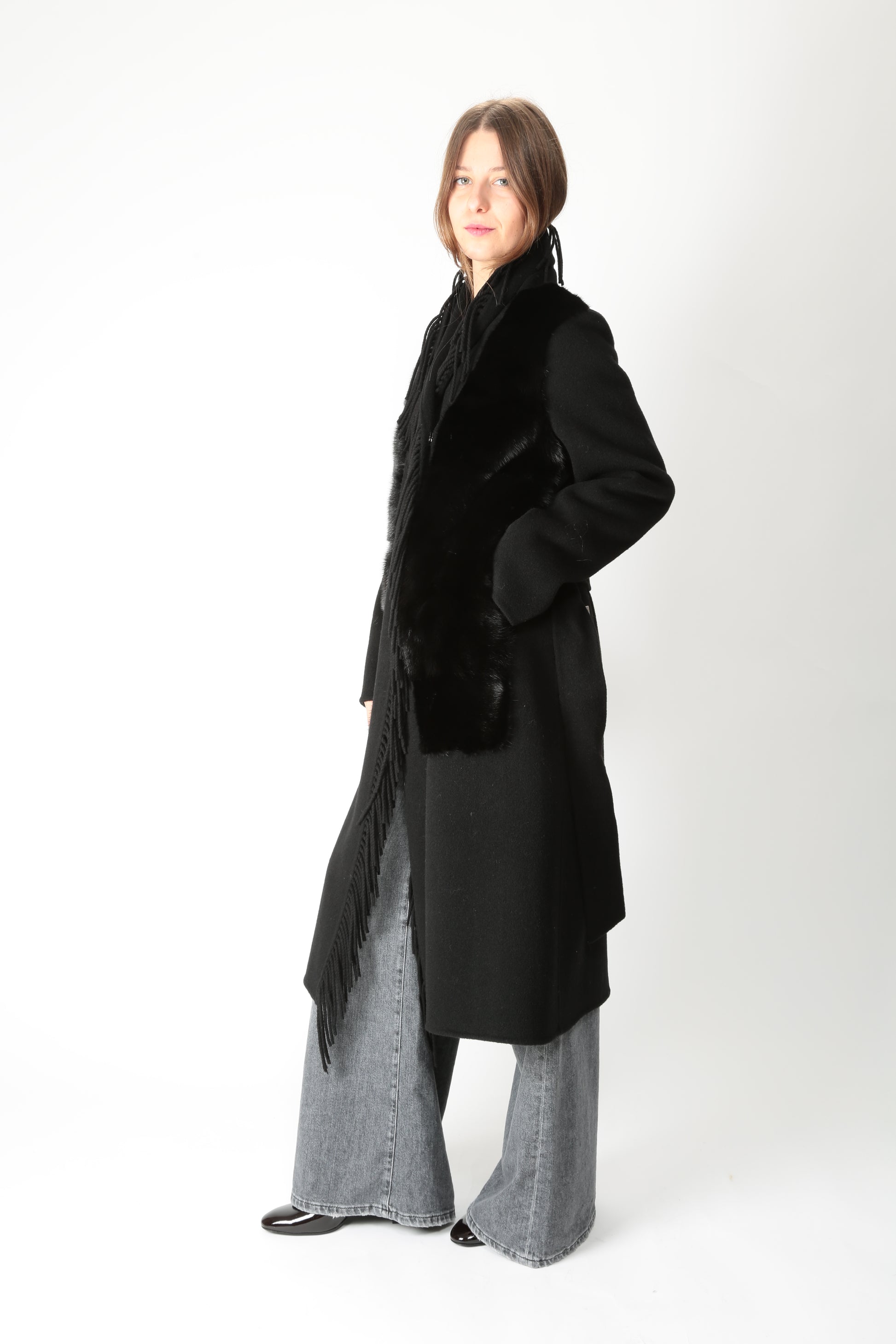 https://admin.shopify.com/store/gulieshop/products/15663943188829#:~:text=https%3A//www.gulieshop.it%20%E2%80%BA%20products%20%E2%80%BA%20violanti%2Dcappotto%2Dcon%2Dfangia%2Dvd438%2D5902