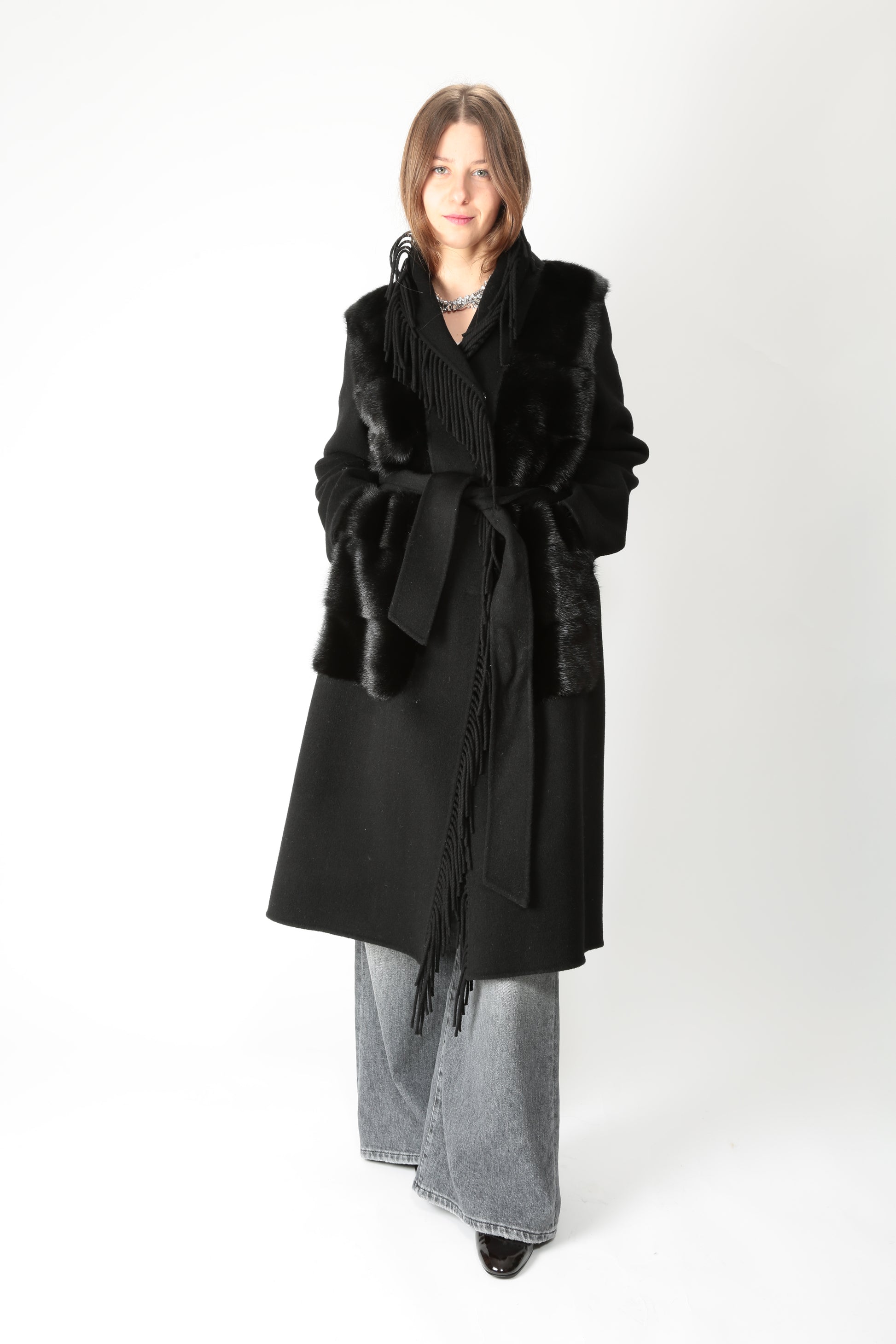https://admin.shopify.com/store/gulieshop/products/15663943188829#:~:text=https%3A//www.gulieshop.it%20%E2%80%BA%20products%20%E2%80%BA%20violanti%2Dcappotto%2Dcon%2Dfangia%2Dvd438%2D5902