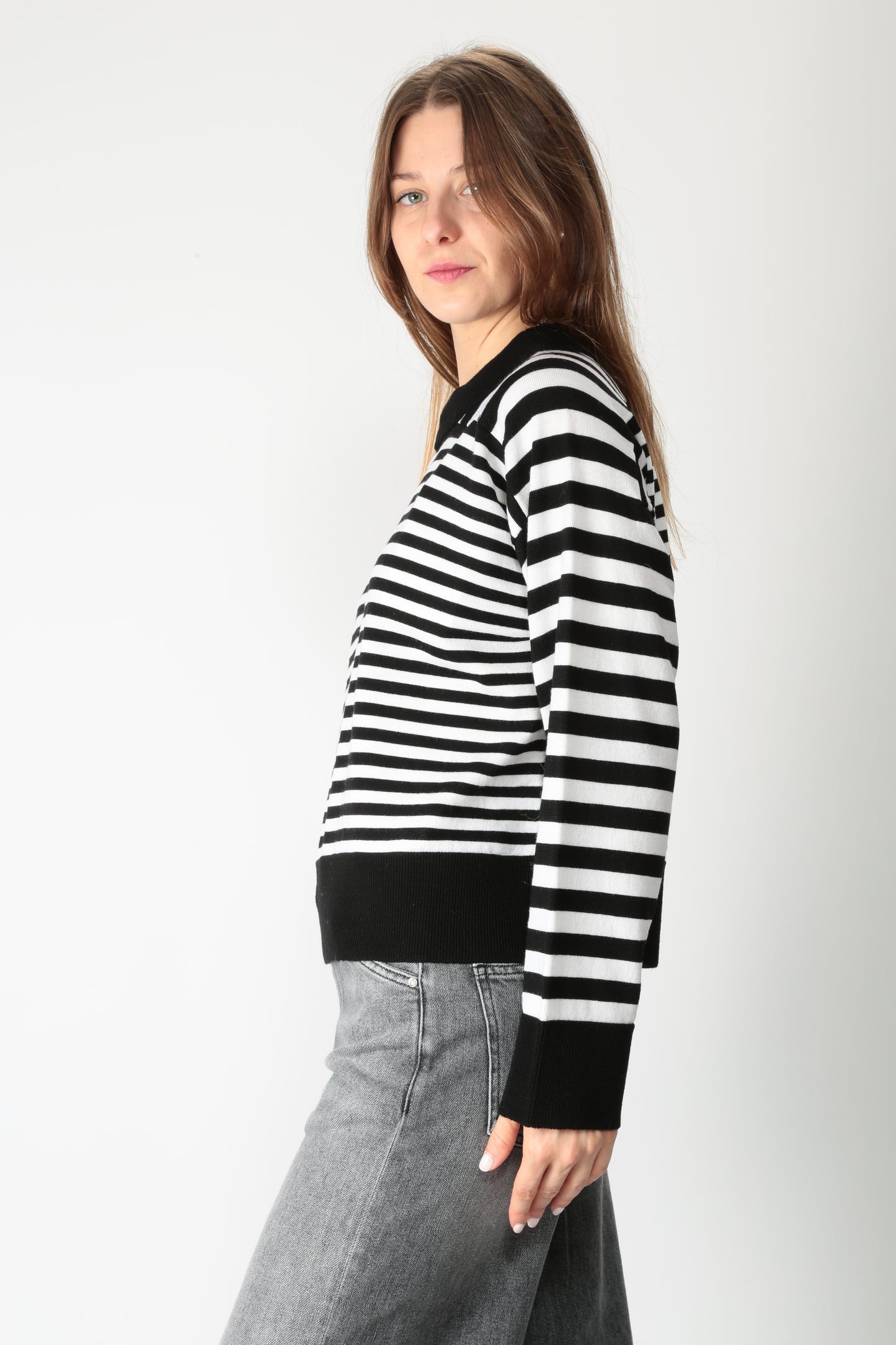 https://admin.shopify.com/store/gulieshop/products/15661832339805#:~:text=https%3A//www.gulieshop.it%20%E2%80%BA%20products%20%E2%80%BA%20alpha%2Dstudio%2Dmaglia%2Da%2Drighe%2Dad%2D4041c