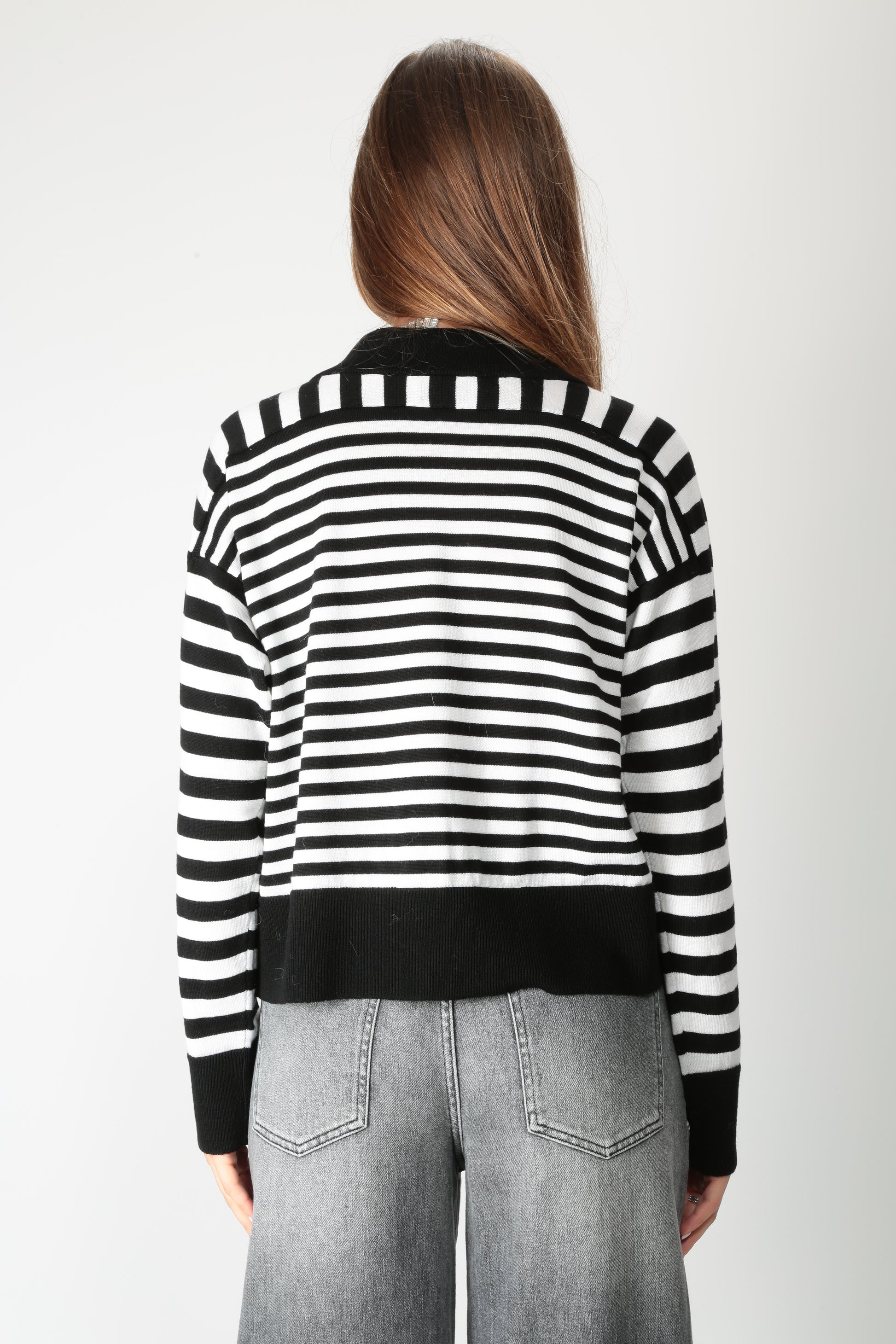 https://admin.shopify.com/store/gulieshop/products/15661832339805#:~:text=https%3A//www.gulieshop.it%20%E2%80%BA%20products%20%E2%80%BA%20alpha%2Dstudio%2Dmaglia%2Da%2Drighe%2Dad%2D4041c