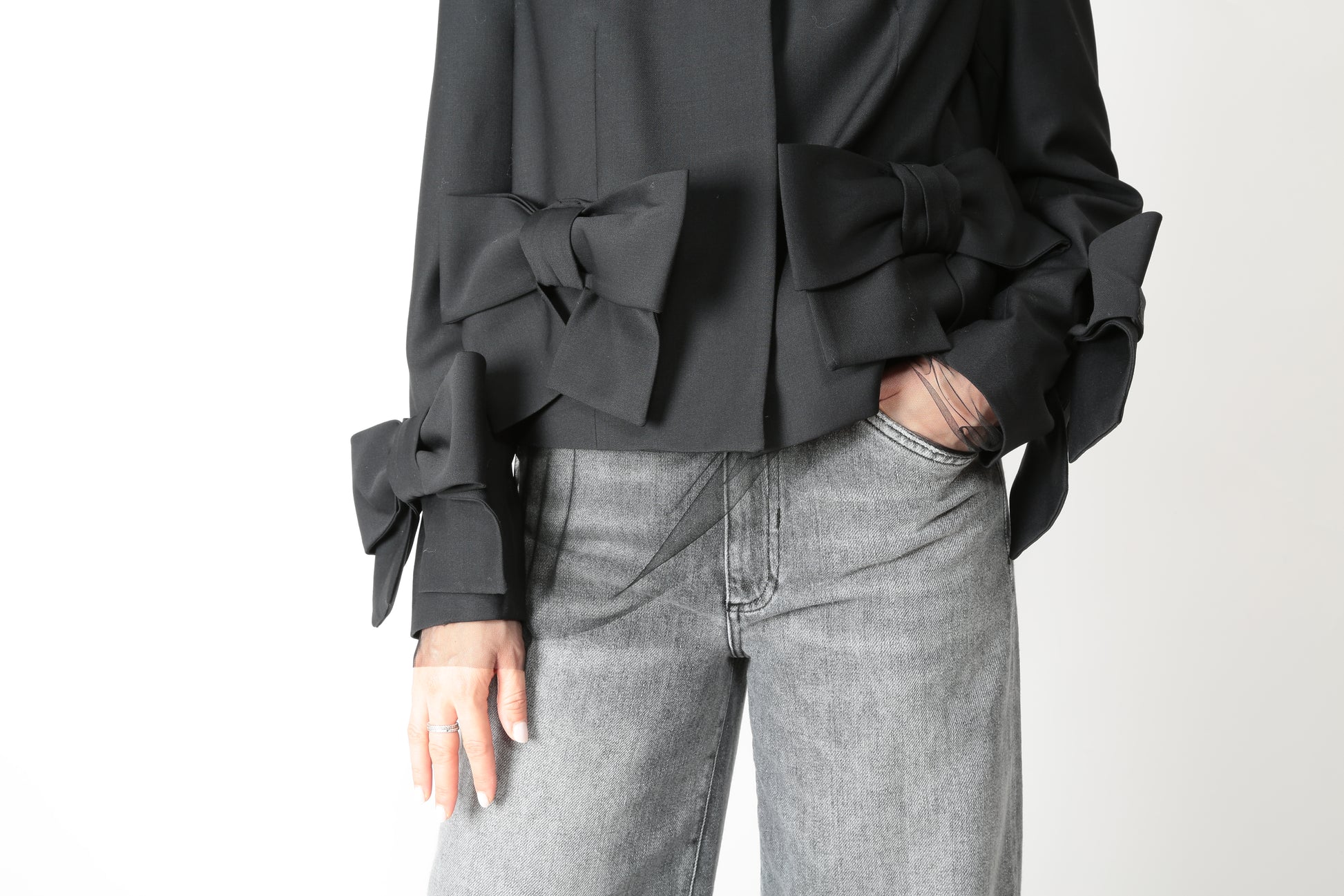 https://www.gulieshop.it › products › meimeij-giacca-cropped-con-fiocchi-m5ih09