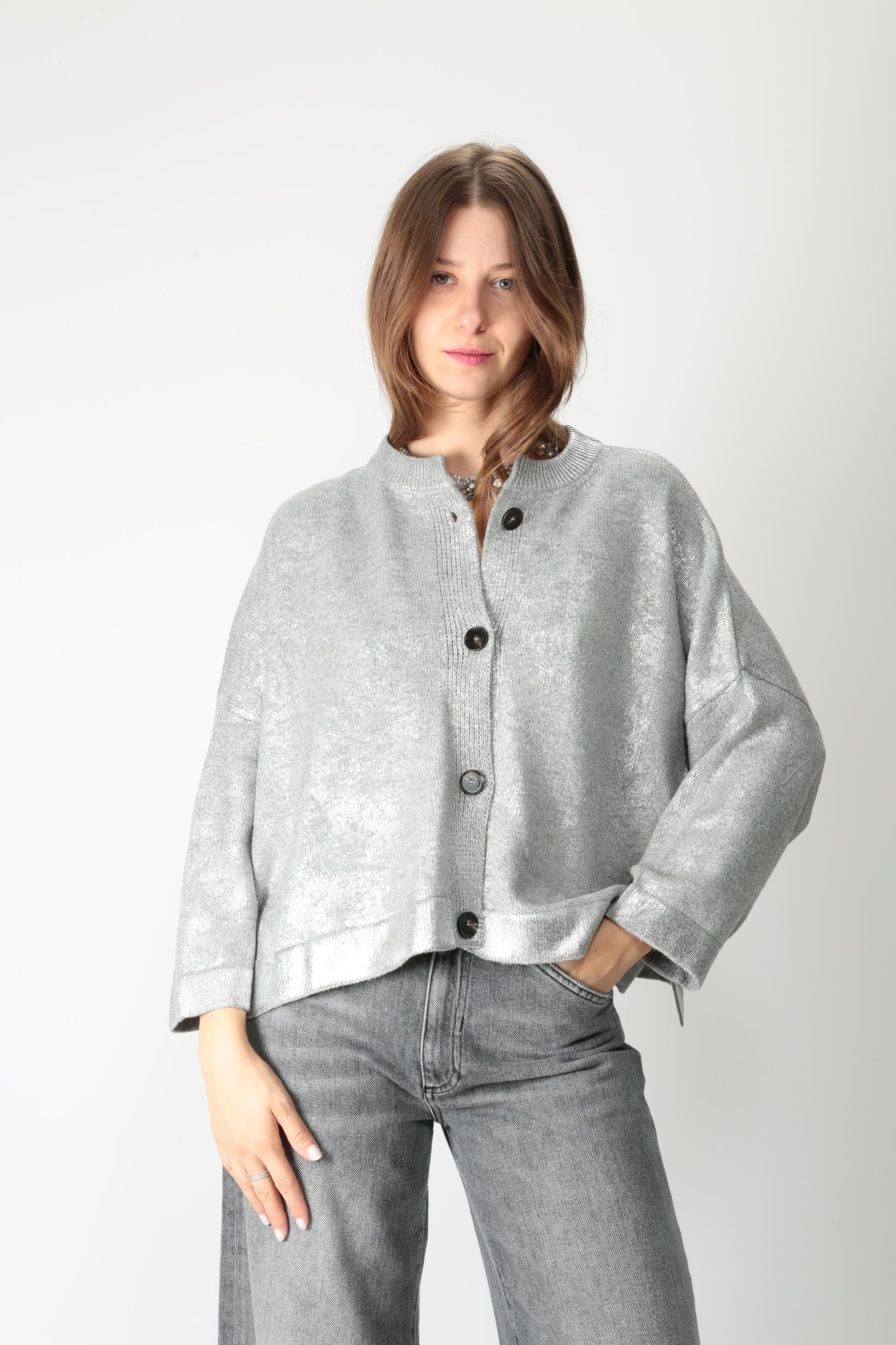 https://admin.shopify.com/store/gulieshop/products/15661852950877#:~:text=https%3A//www.gulieshop.it%20%E2%80%BA%20products%20%E2%80%BA%20l%2Dconti%2Dcardigan%2Dcon%2Deffetto%2Dspalmato%2Dnyles%2Dl5wc03