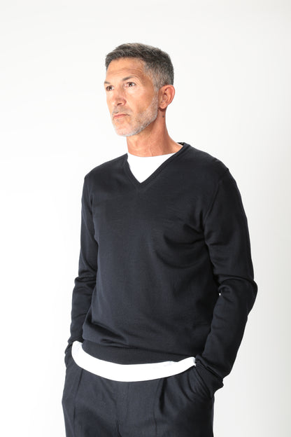 https://www.gulieshop.it › products › r-collina-maglia-scollo-a-v-253m01002-1