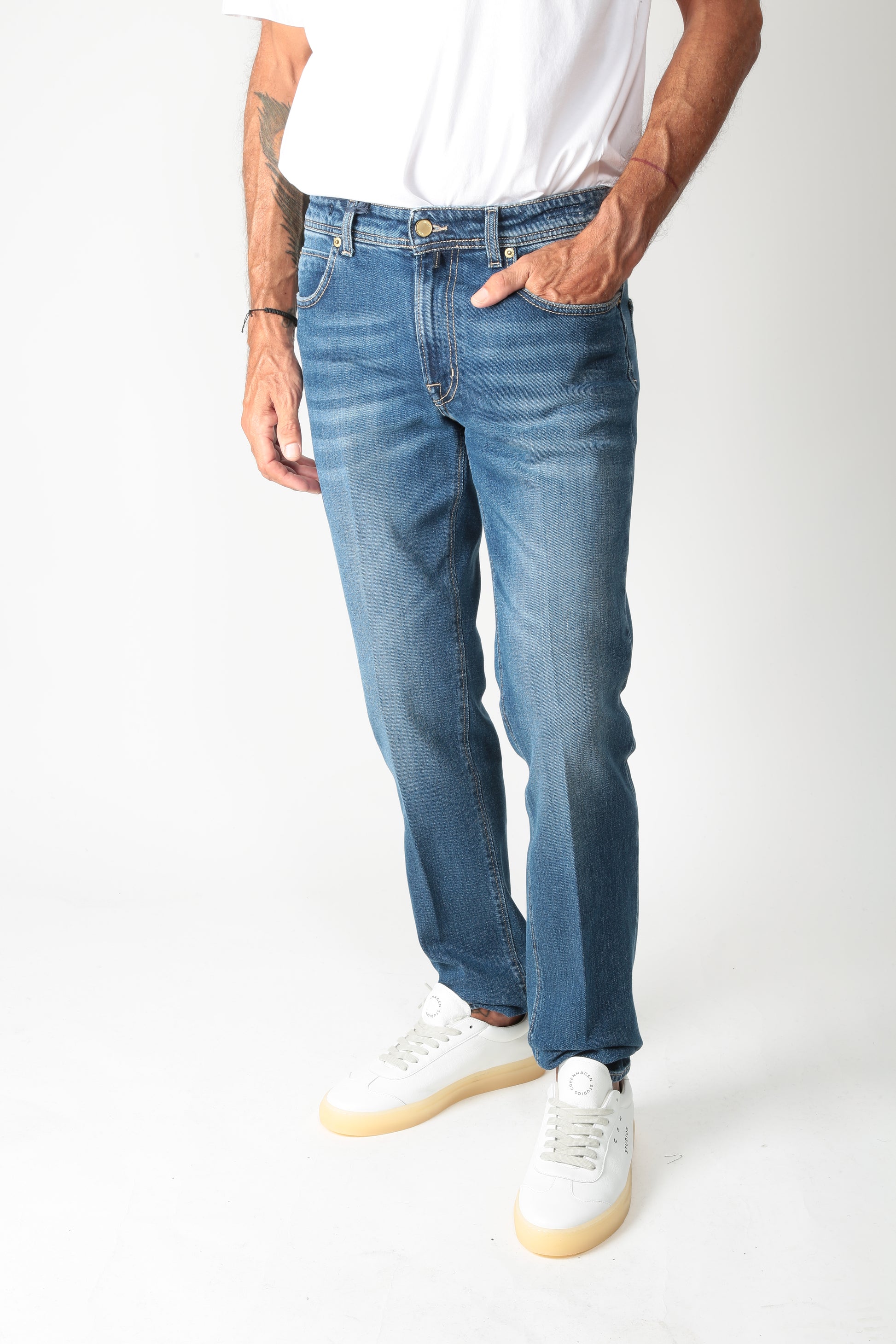 https://admin.shopify.com/store/gulieshop/products/15663961506141#:~:text=https%3A//www.gulieshop.it%20%E2%80%BA%20products%20%E2%80%BA%20briglia%2Djeans%2Dslim%2Dfit%2Dsteve%2D400150