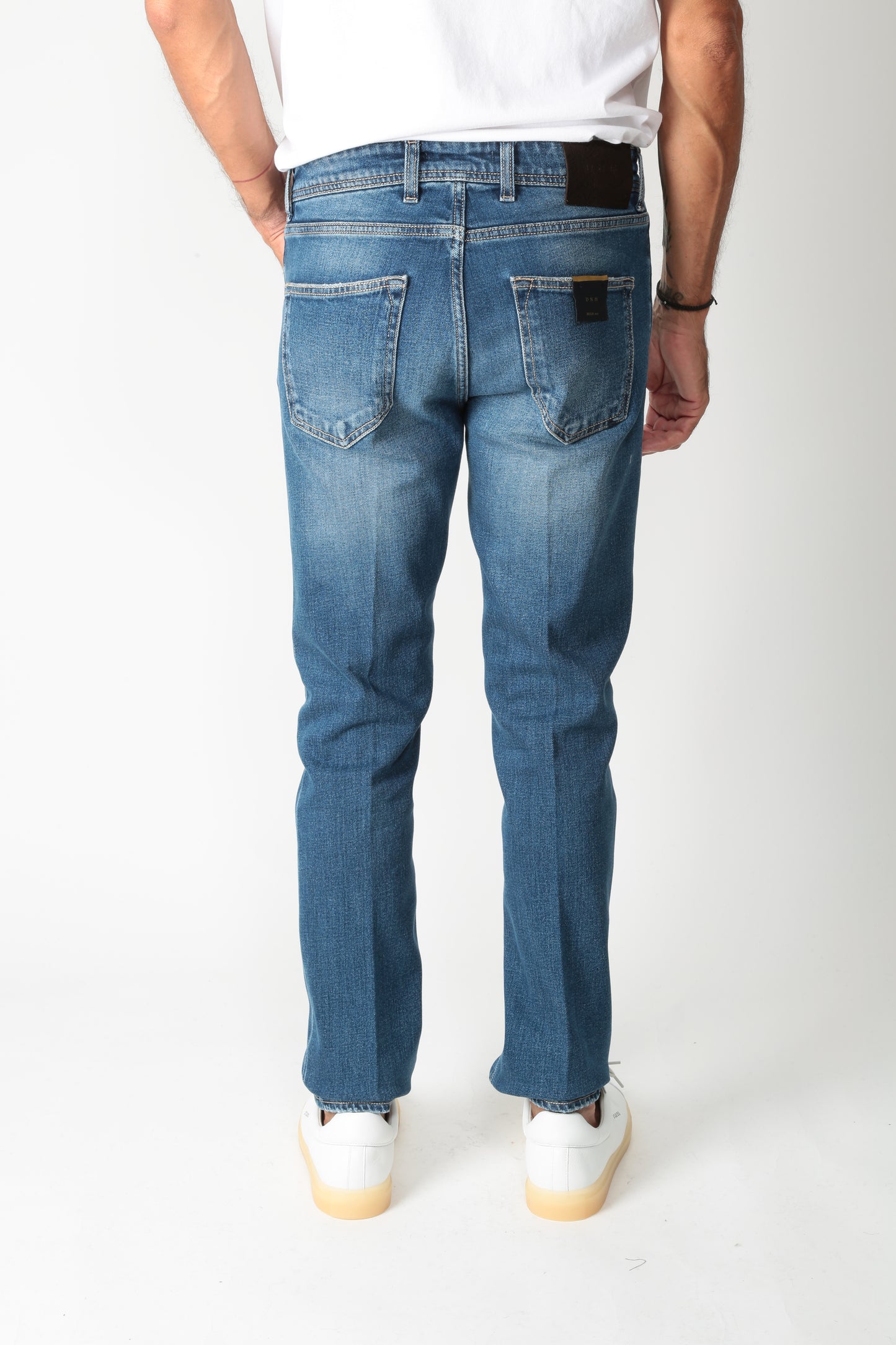 https://admin.shopify.com/store/gulieshop/products/15663961506141#:~:text=https%3A//www.gulieshop.it%20%E2%80%BA%20products%20%E2%80%BA%20briglia%2Djeans%2Dslim%2Dfit%2Dsteve%2D400150