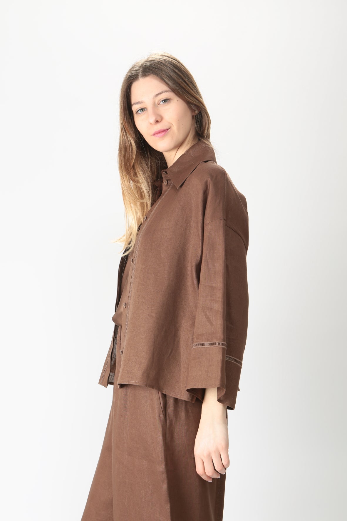 https://admin.shopify.com/store/gulieshop/products/9113071681885#:~:text=Invia-,MaxMara%20Leisura%20Camicia%20in%20lino%20Robinia,-Contenuto%20multimediale%201