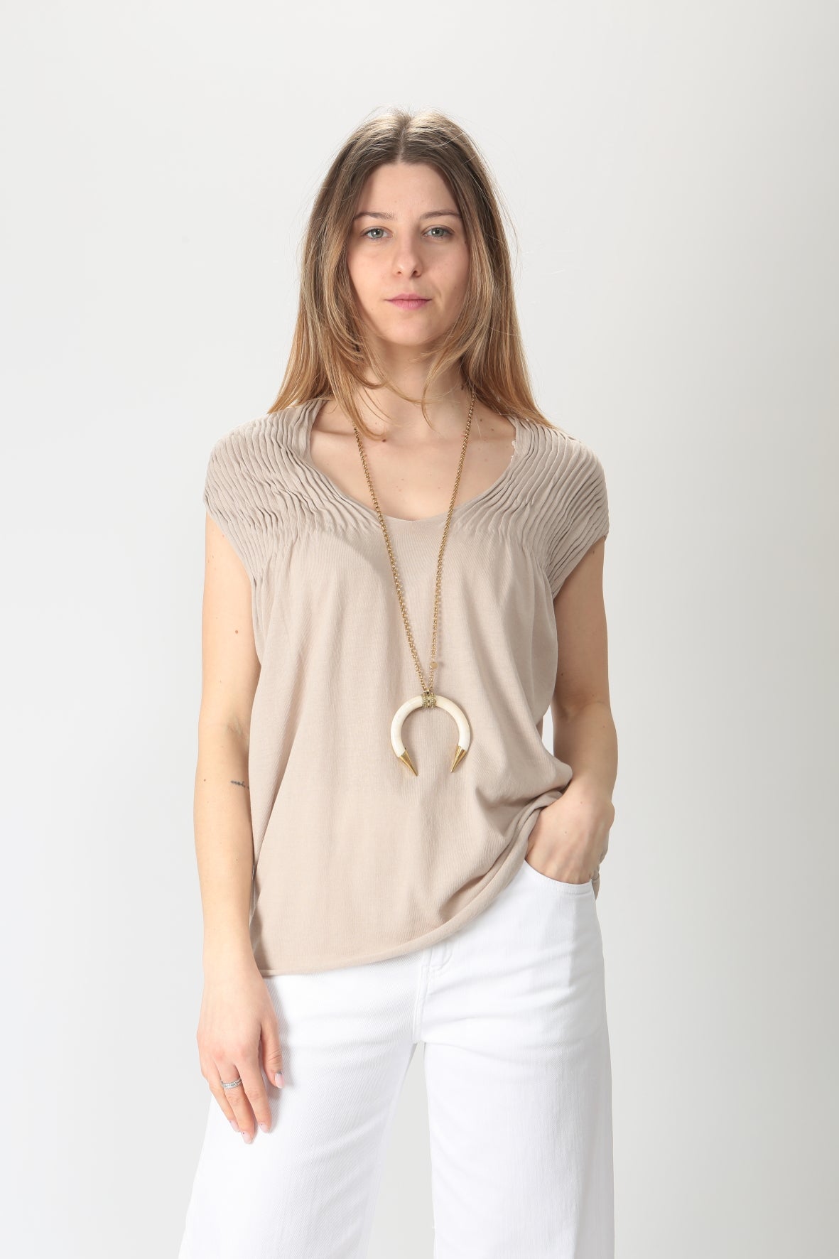 https://admin.shopify.com/store/gulieshop/products/9114796851549#:~:text=Invia-,Kangra%20Top%20smanicato%20con%20arriccio%208915%2077,-Contenuto%20multimediale%201
