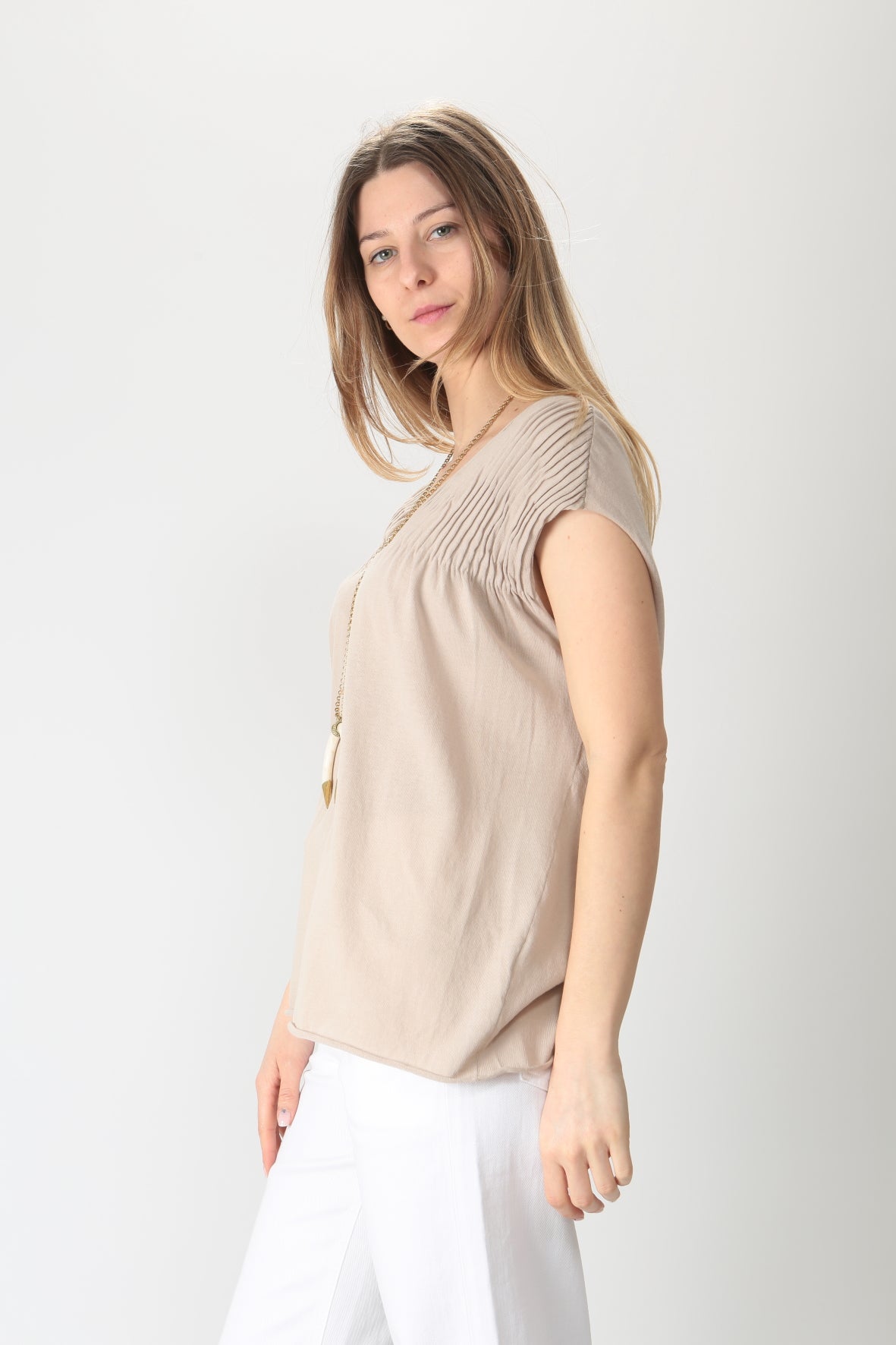 https://admin.shopify.com/store/gulieshop/products/9114796851549#:~:text=Invia-,Kangra%20Top%20smanicato%20con%20arriccio%208915%2077,-Contenuto%20multimediale%201
