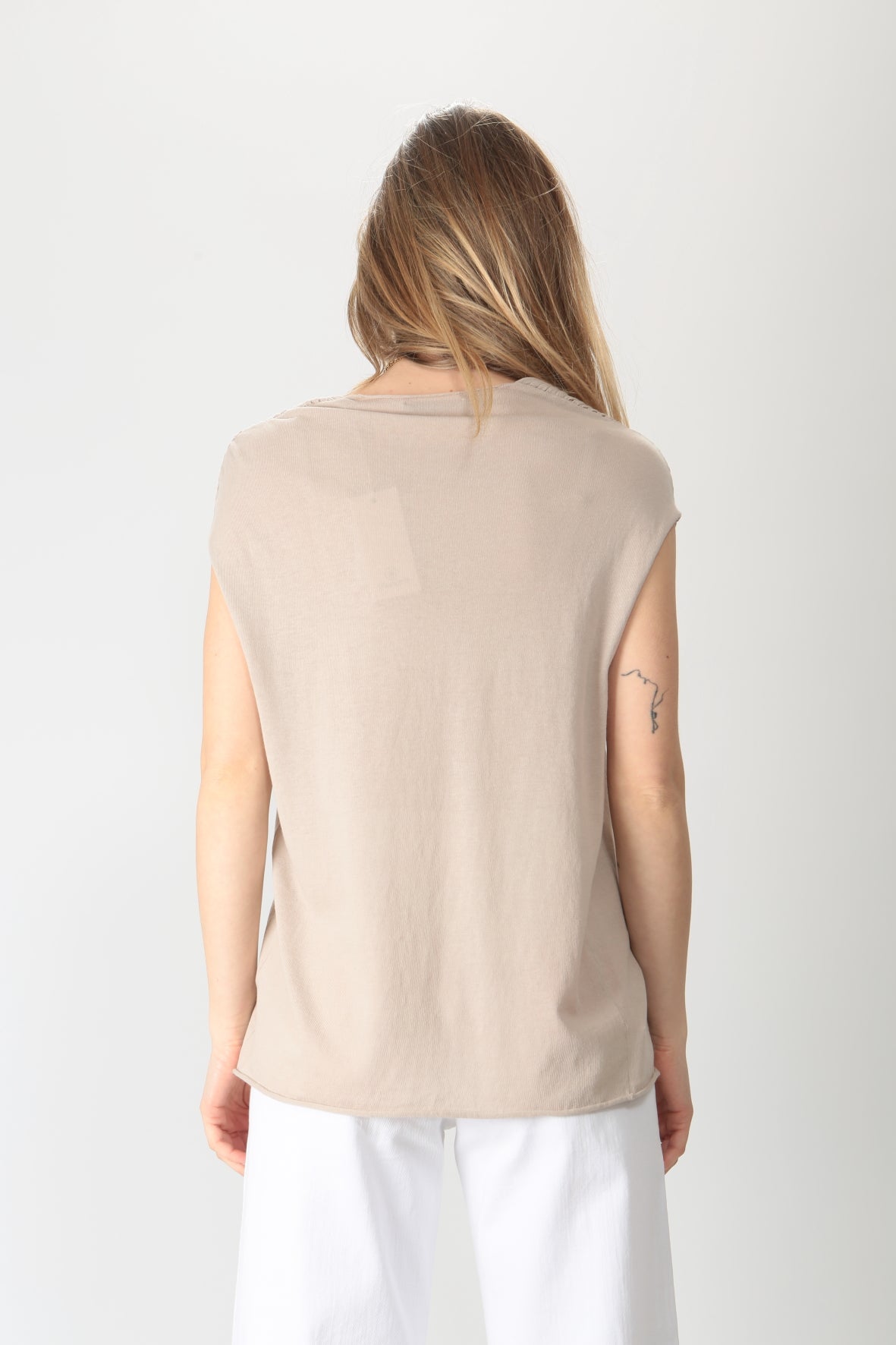 https://admin.shopify.com/store/gulieshop/products/9114796851549#:~:text=Invia-,Kangra%20Top%20smanicato%20con%20arriccio%208915%2077,-Contenuto%20multimediale%201