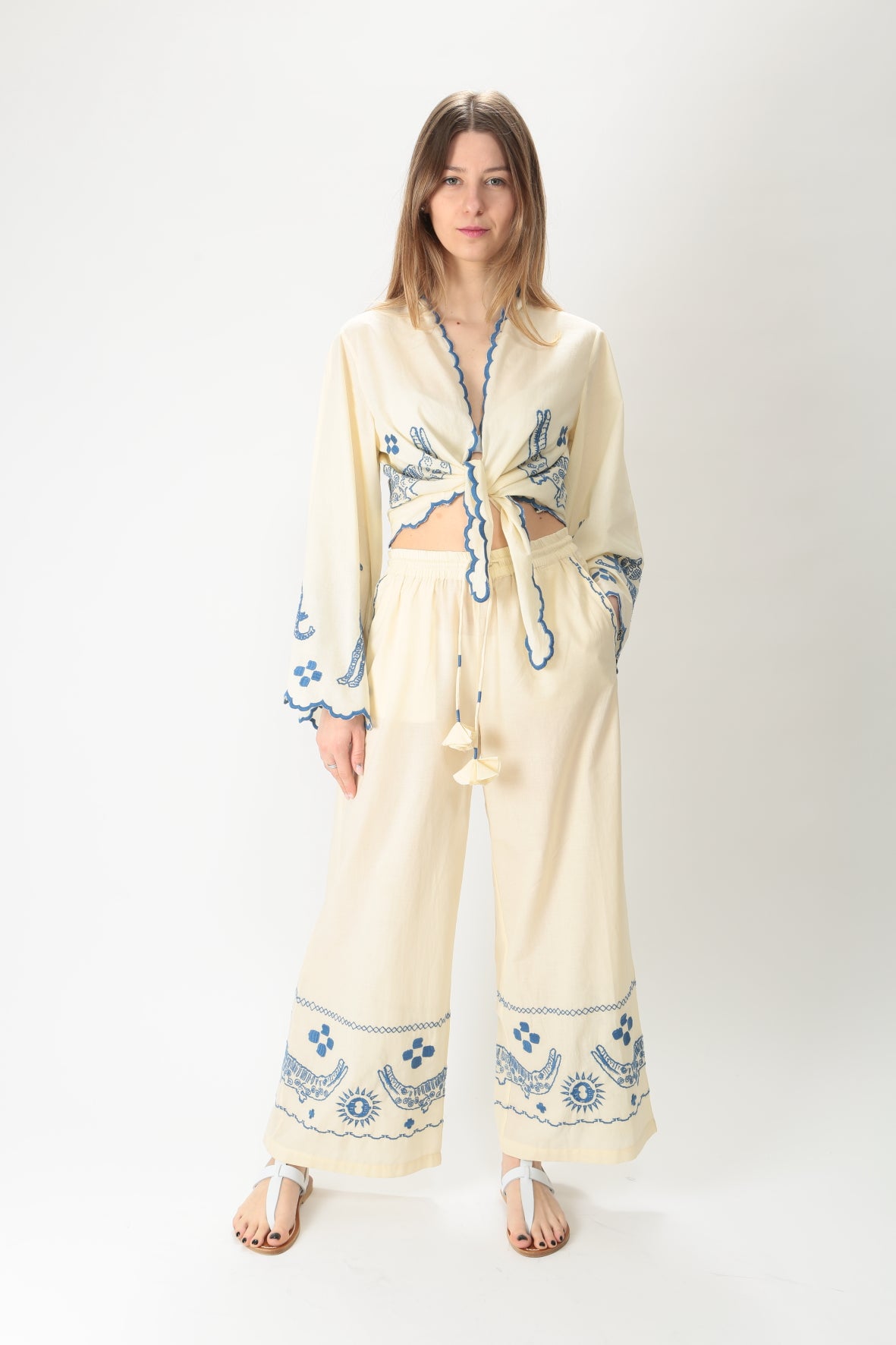 https://admin.shopify.com/store/gulieshop/products/9185565180253#:~:text=Invia-,Ottod%27ame%20Pantalone%20con%20ricamo%20DP9481,-Contenuto%20multimediale%201