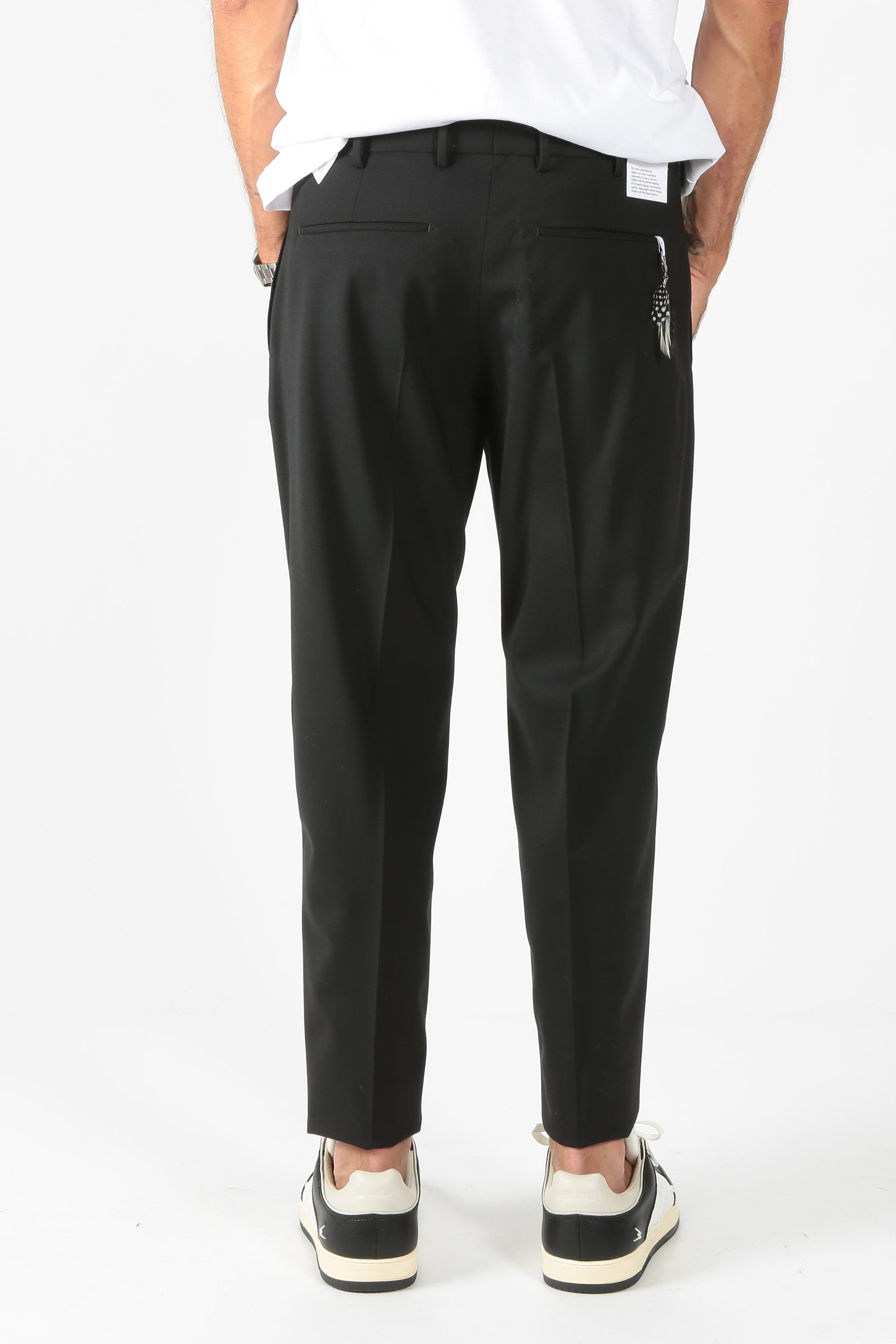 https://admin.shopify.com/store/gulieshop/products/8679906836829#:~:text=resi%20self%2Dservice-,PT%20Torino%20Pantalone%20Rebel%20CORZ1Z00FDW%20TO550990,-Contenuto%20multimediale%201