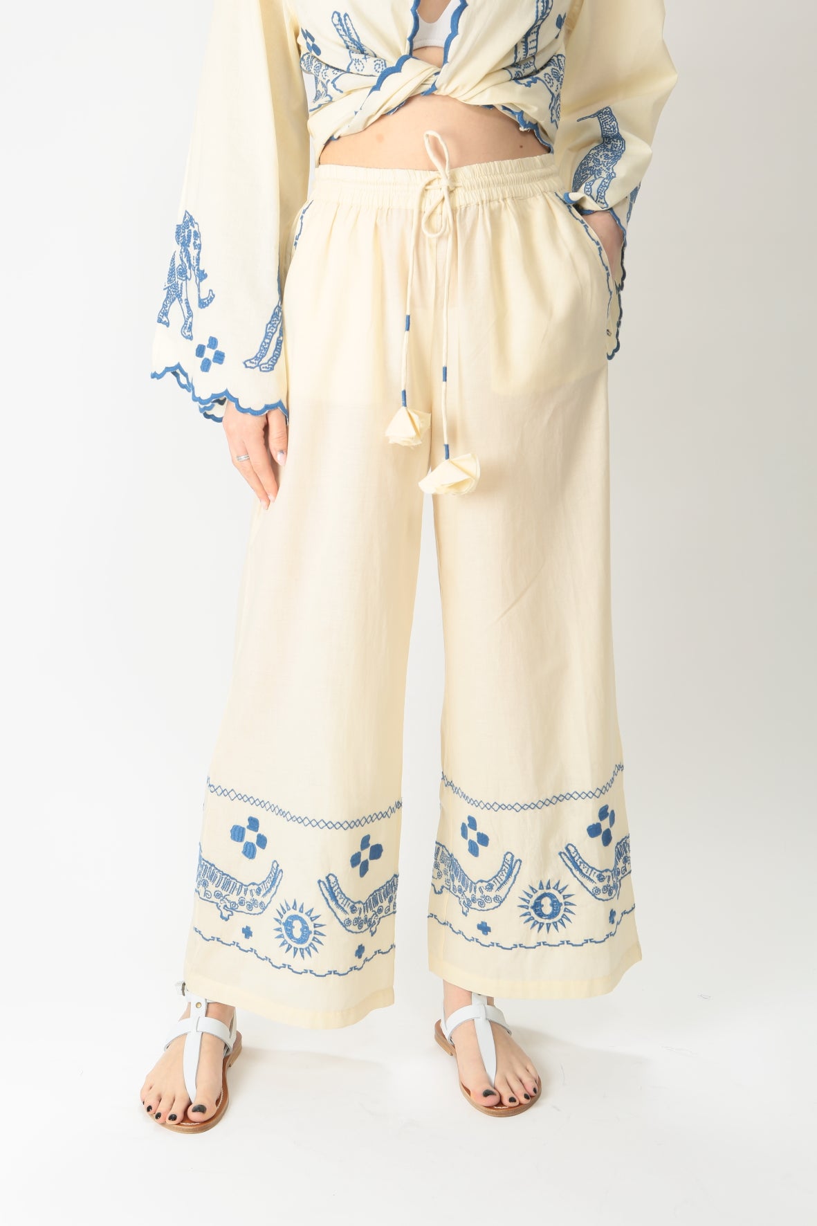 https://admin.shopify.com/store/gulieshop/products/9185565180253#:~:text=Invia-,Ottod%27ame%20Pantalone%20con%20ricamo%20DP9481,-Contenuto%20multimediale%201