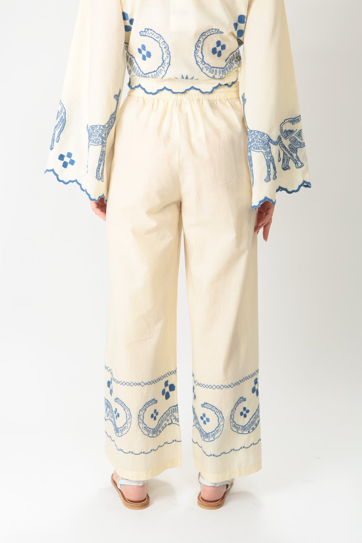 https://admin.shopify.com/store/gulieshop/products/9185565180253#:~:text=Invia-,Ottod%27ame%20Pantalone%20con%20ricamo%20DP9481,-Contenuto%20multimediale%201