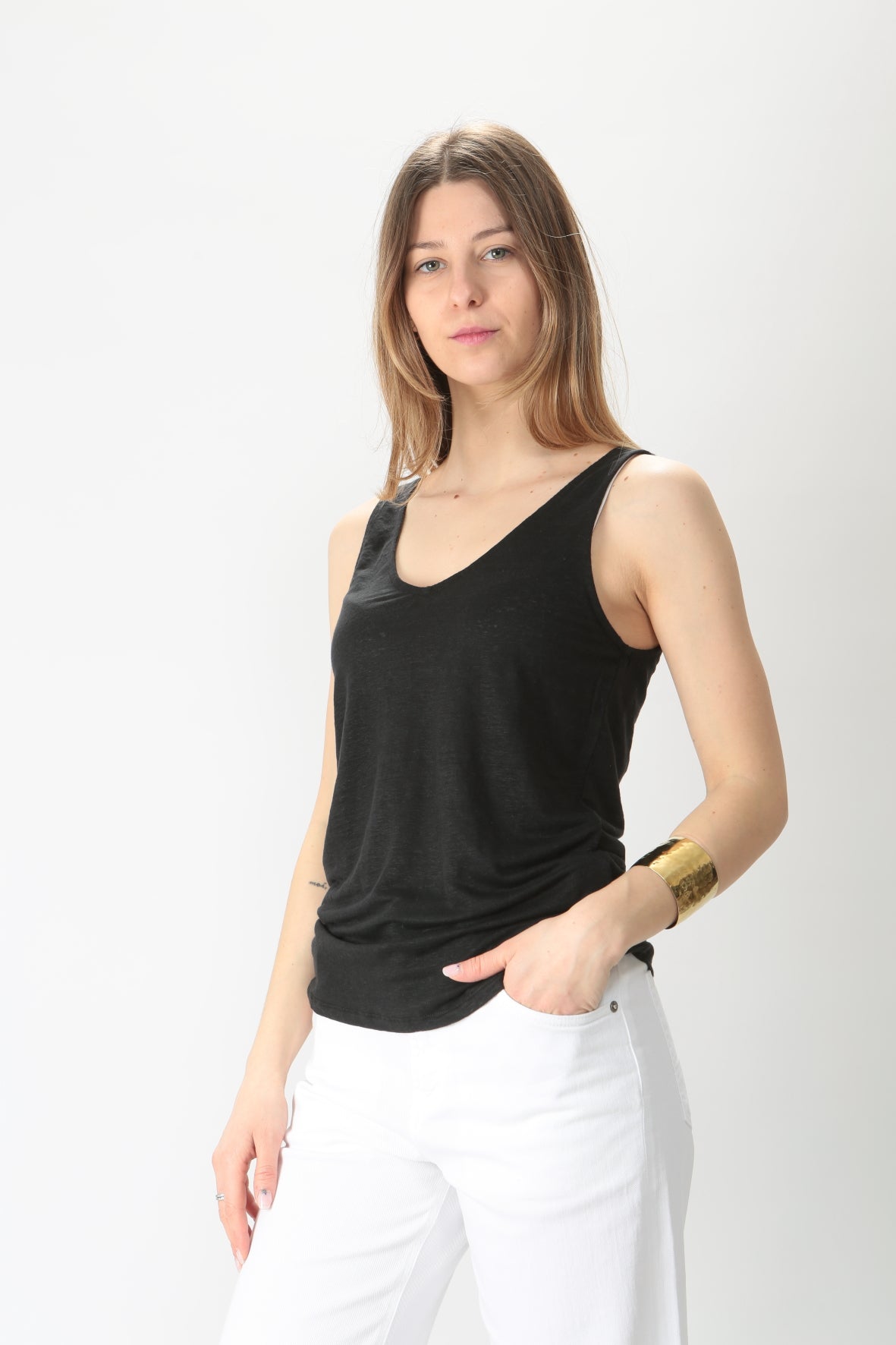 https://admin.shopify.com/store/gulieshop/products/9120835797341#:~:text=Invia-,Majestic%20Top%20canotta%20in%20lino%20M011FDE022,-Contenuto%20multimediale%201