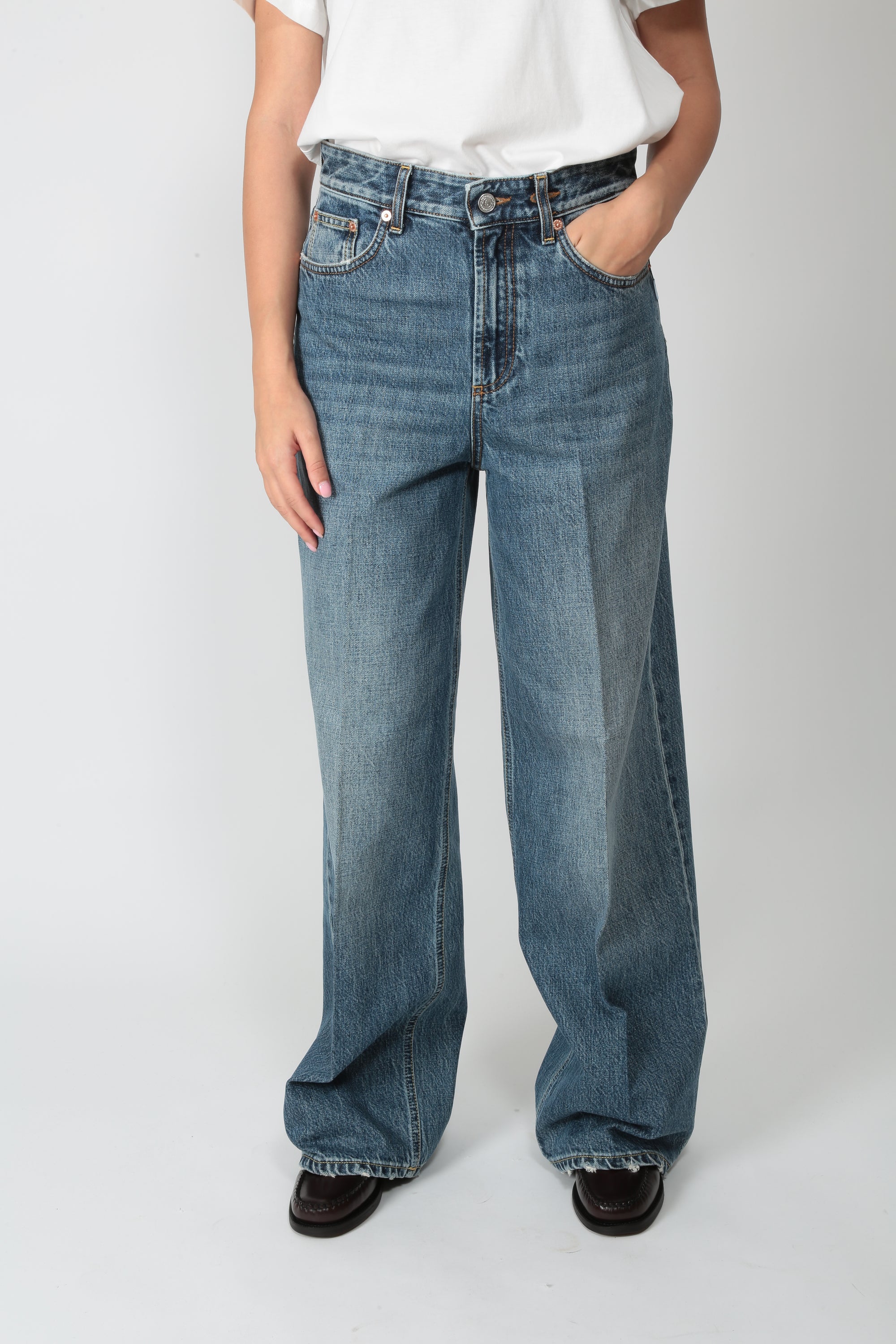 https://admin.shopify.com/store/gulieshop/products/16314026885469#:~:text=https%3A//www.gulieshop.it%20%E2%80%BA%20products%20%E2%80%BA%20department%2D5%2Djeans%2Dampio%2Dexpress%2Ddp52953d2df0080236ad