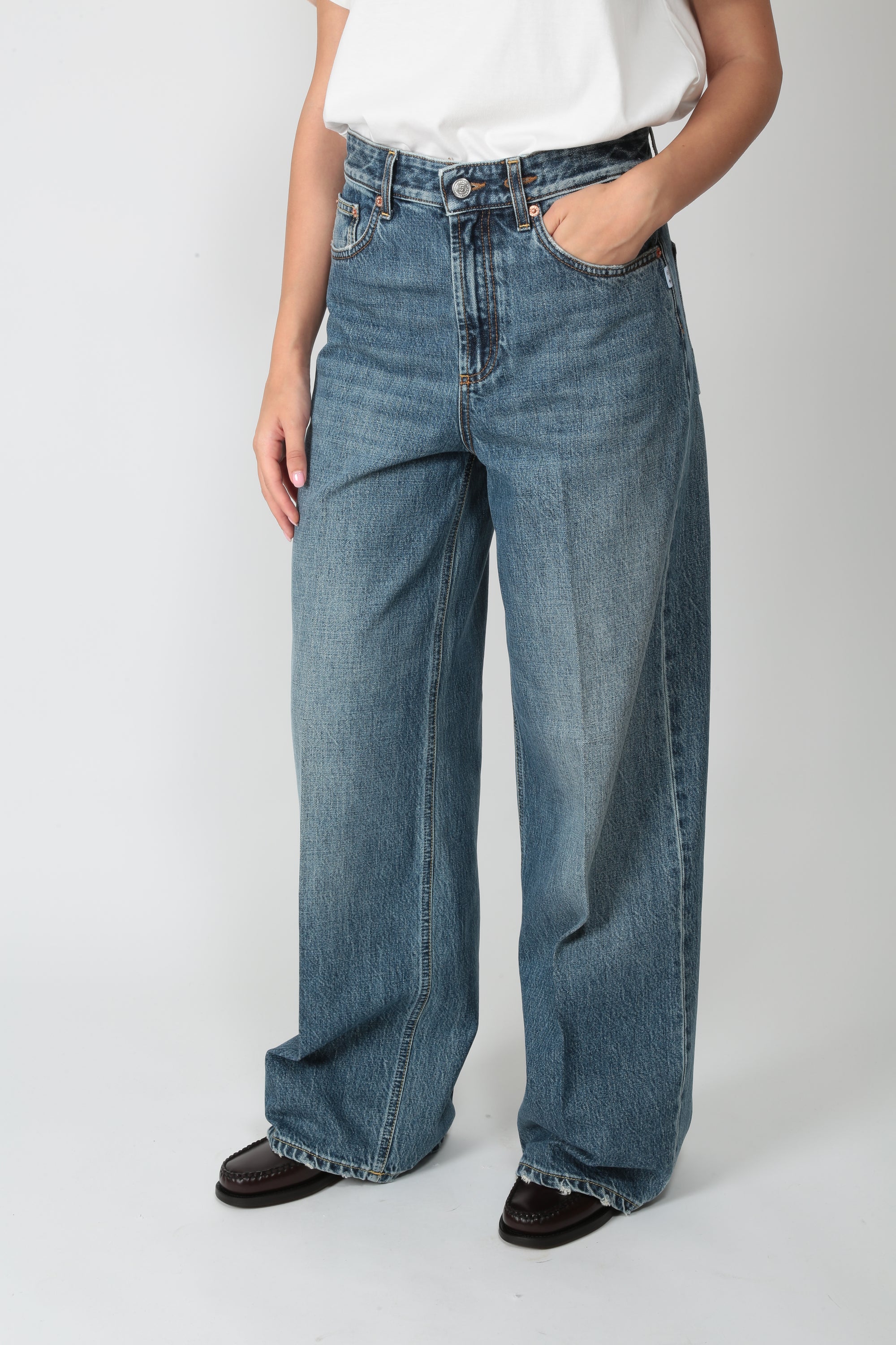 https://admin.shopify.com/store/gulieshop/products/16314026885469#:~:text=https%3A//www.gulieshop.it%20%E2%80%BA%20products%20%E2%80%BA%20department%2D5%2Djeans%2Dampio%2Dexpress%2Ddp52953d2df0080236ad
