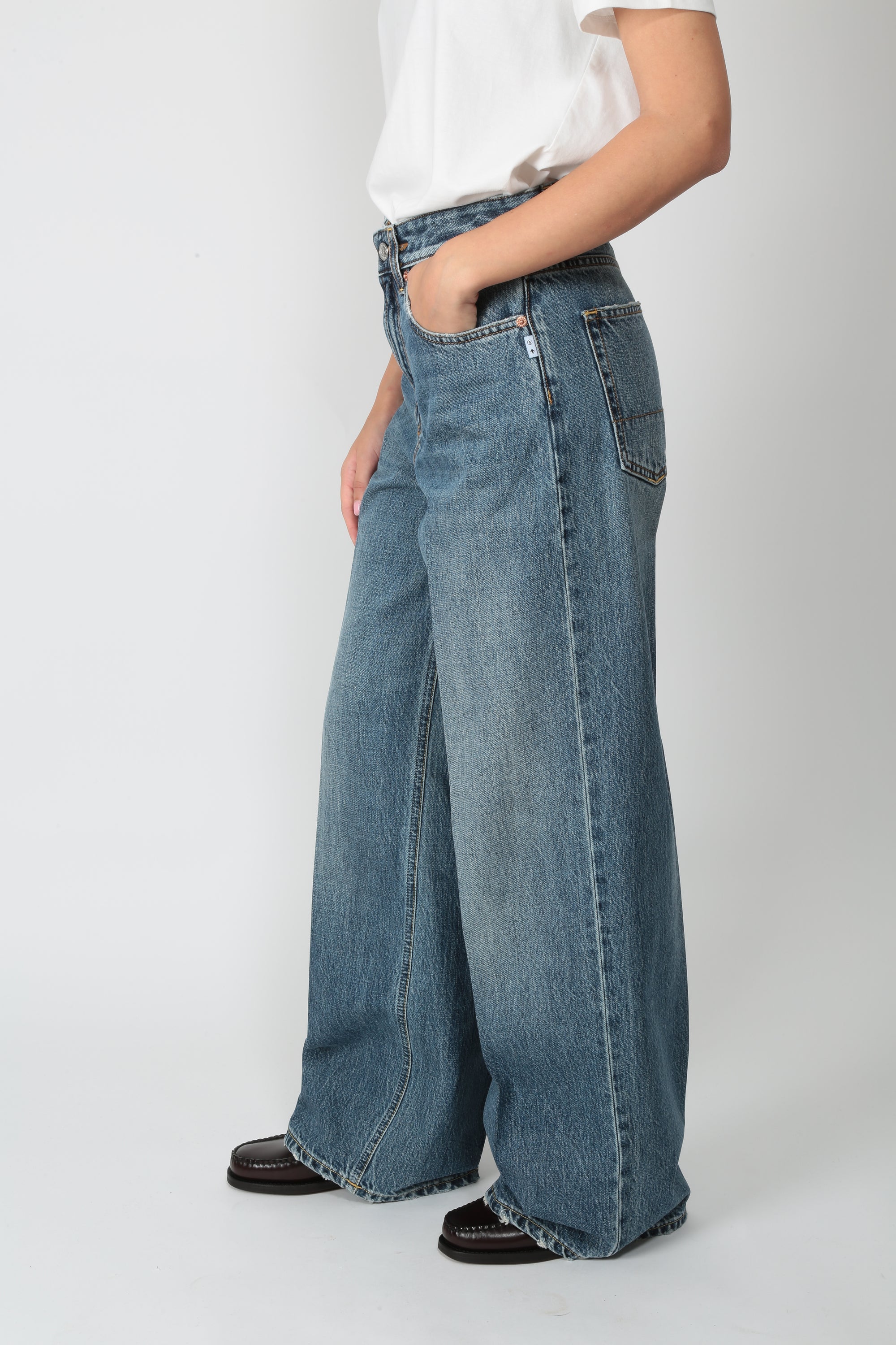 https://admin.shopify.com/store/gulieshop/products/16314026885469#:~:text=https%3A//www.gulieshop.it%20%E2%80%BA%20products%20%E2%80%BA%20department%2D5%2Djeans%2Dampio%2Dexpress%2Ddp52953d2df0080236ad