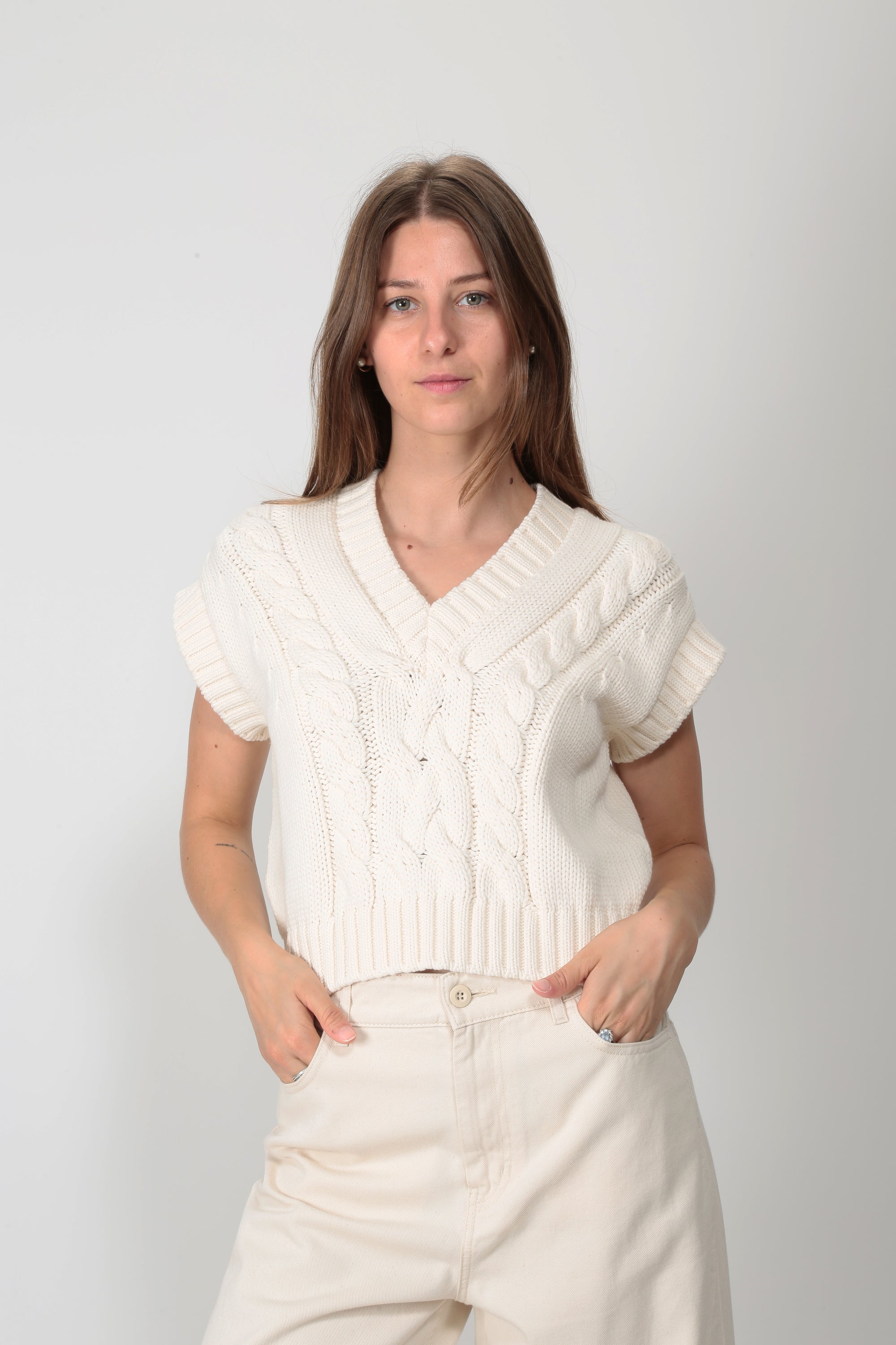 https://admin.shopify.com/store/gulieshop/products/16314031702365#:~:text=https%3A//www.gulieshop.it%20%E2%80%BA%20products%20%E2%80%BA%20maxmara%2Dweekend%2Dgilet%2Da%2Dtreccia%2Dwkdpascia