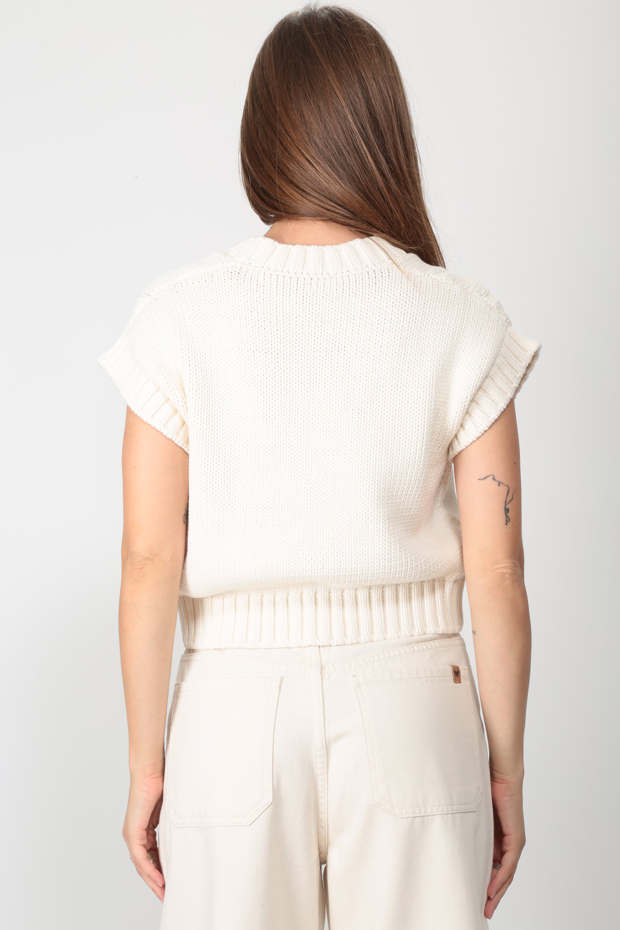 https://admin.shopify.com/store/gulieshop/products/16314031702365#:~:text=https%3A//www.gulieshop.it%20%E2%80%BA%20products%20%E2%80%BA%20maxmara%2Dweekend%2Dgilet%2Da%2Dtreccia%2Dwkdpascia