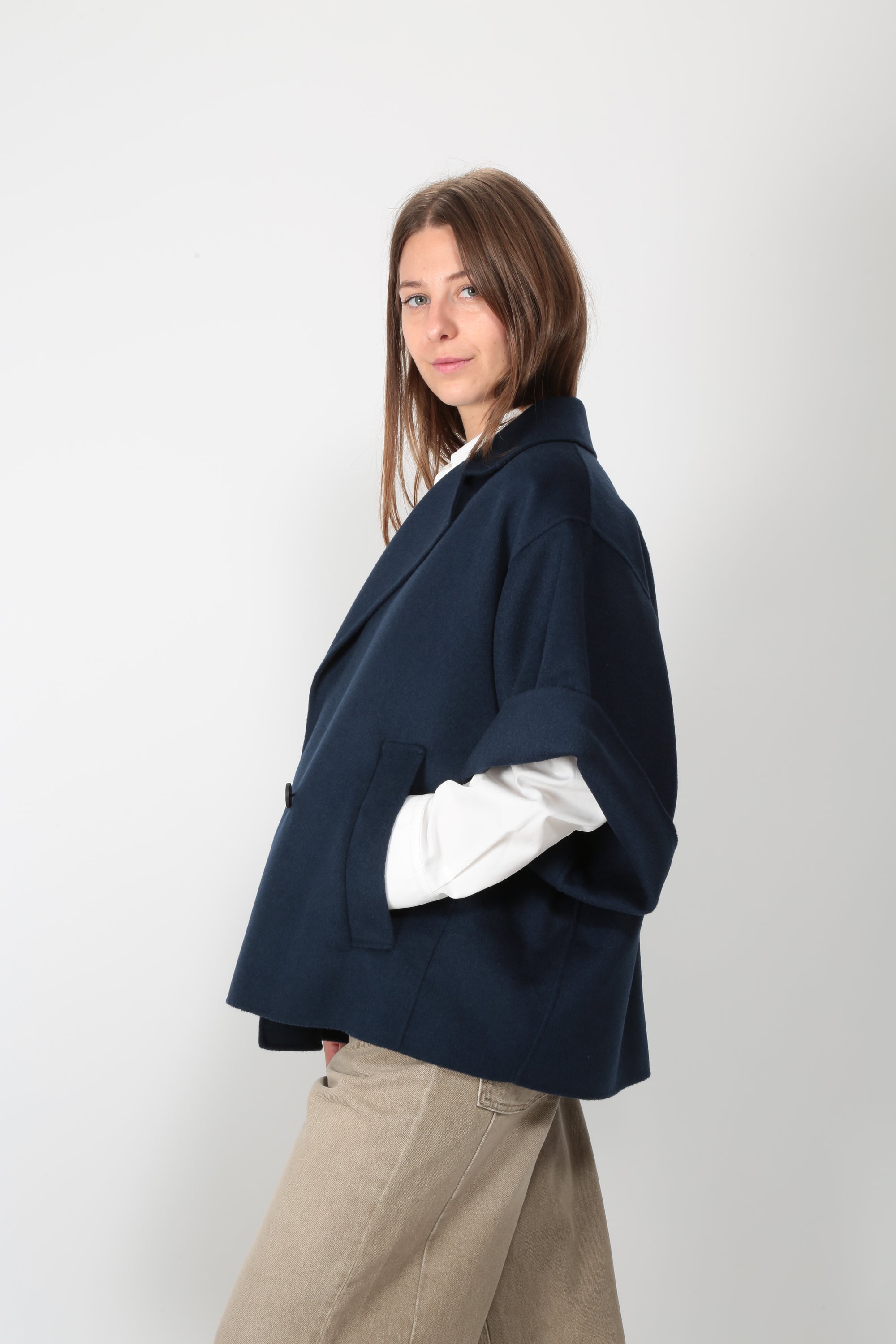 https://admin.shopify.com/store/gulieshop/products/16314031472989#:~:text=https%3A//www.gulieshop.it%20%E2%80%BA%20products%20%E2%80%BA%20maxmara%2Dweekend%2Dcappotto%2Dcorto%2Dwkdneo%2D1