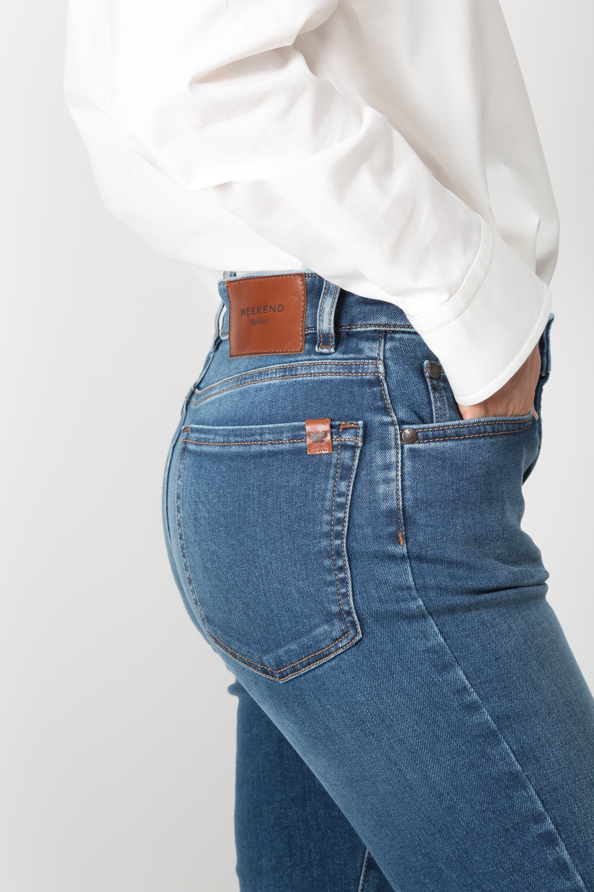 https://admin.shopify.com/store/gulieshop/products/16314031309149#:~:text=https%3A//www.gulieshop.it%20%E2%80%BA%20products%20%E2%80%BA%20maxmara%2Dweekend%2Djeans%2Dslim%2Dfit%2Dwkdlana