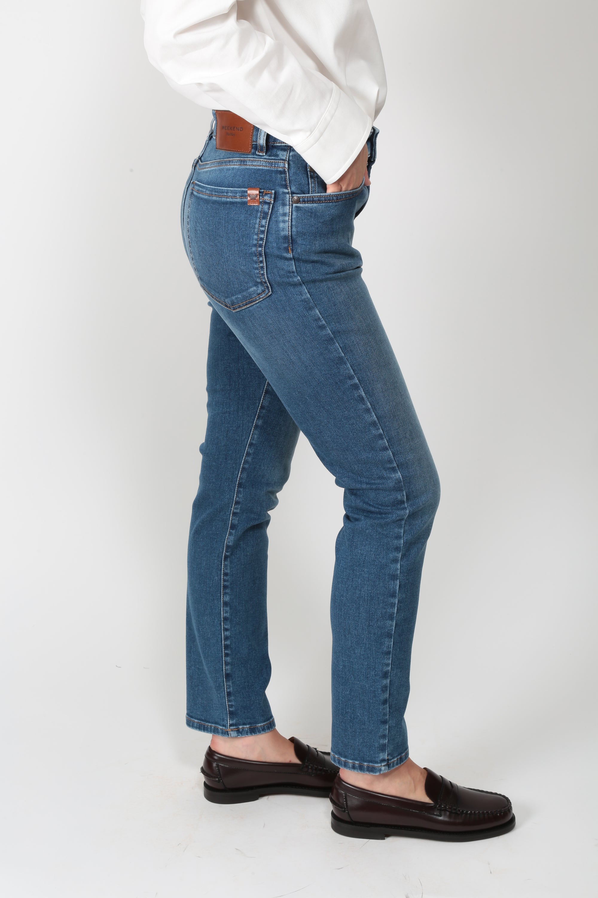 https://admin.shopify.com/store/gulieshop/products/16314031309149#:~:text=https%3A//www.gulieshop.it%20%E2%80%BA%20products%20%E2%80%BA%20maxmara%2Dweekend%2Djeans%2Dslim%2Dfit%2Dwkdlana