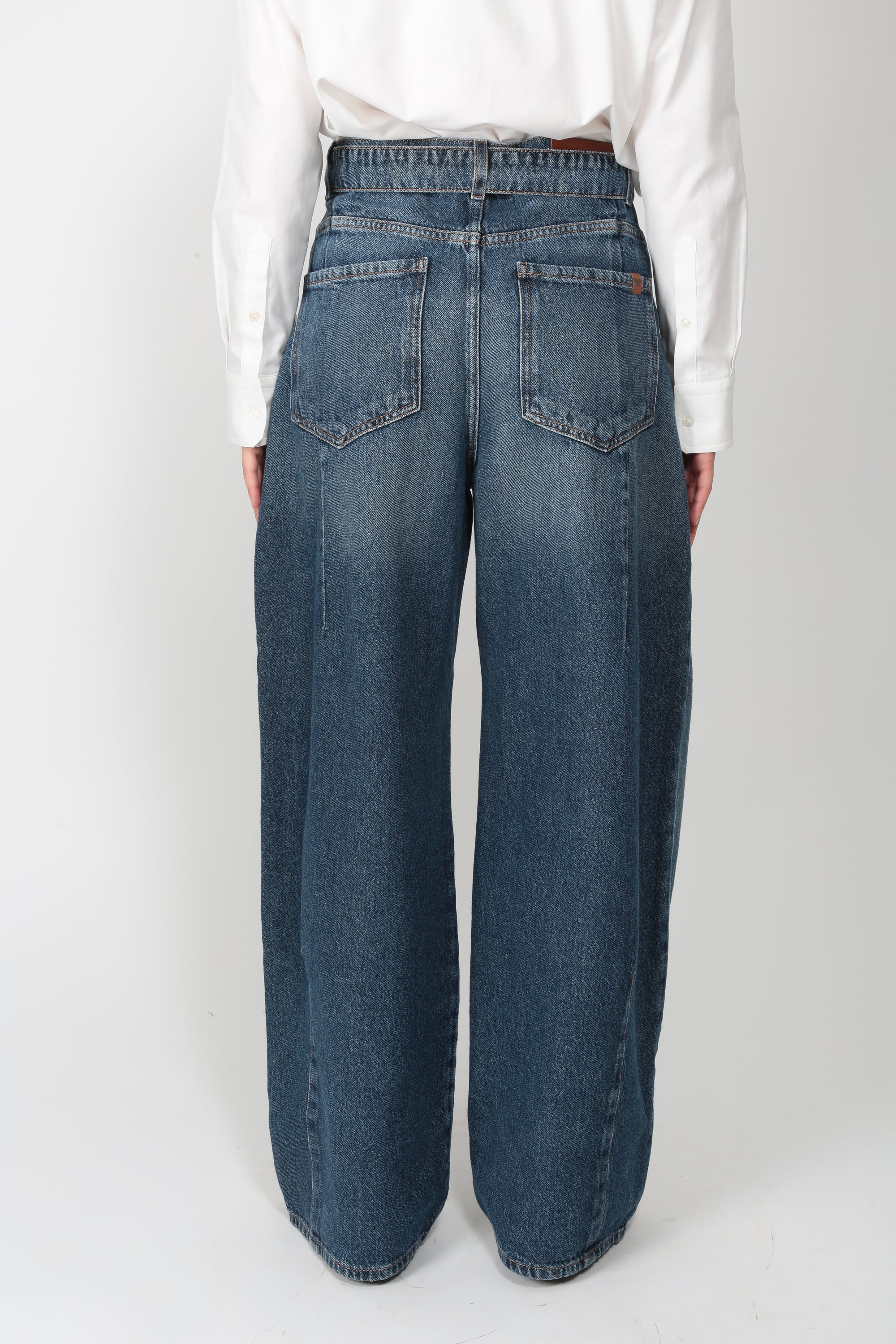 https://admin.shopify.com/store/gulieshop/products/16314026819933#:~:text=https%3A//www.gulieshop.it%20%E2%80%BA%20products%20%E2%80%BA%20maxmara%2Dweekend%2Djeans%2Dcon%2Dcintura%2Dwkdmadia