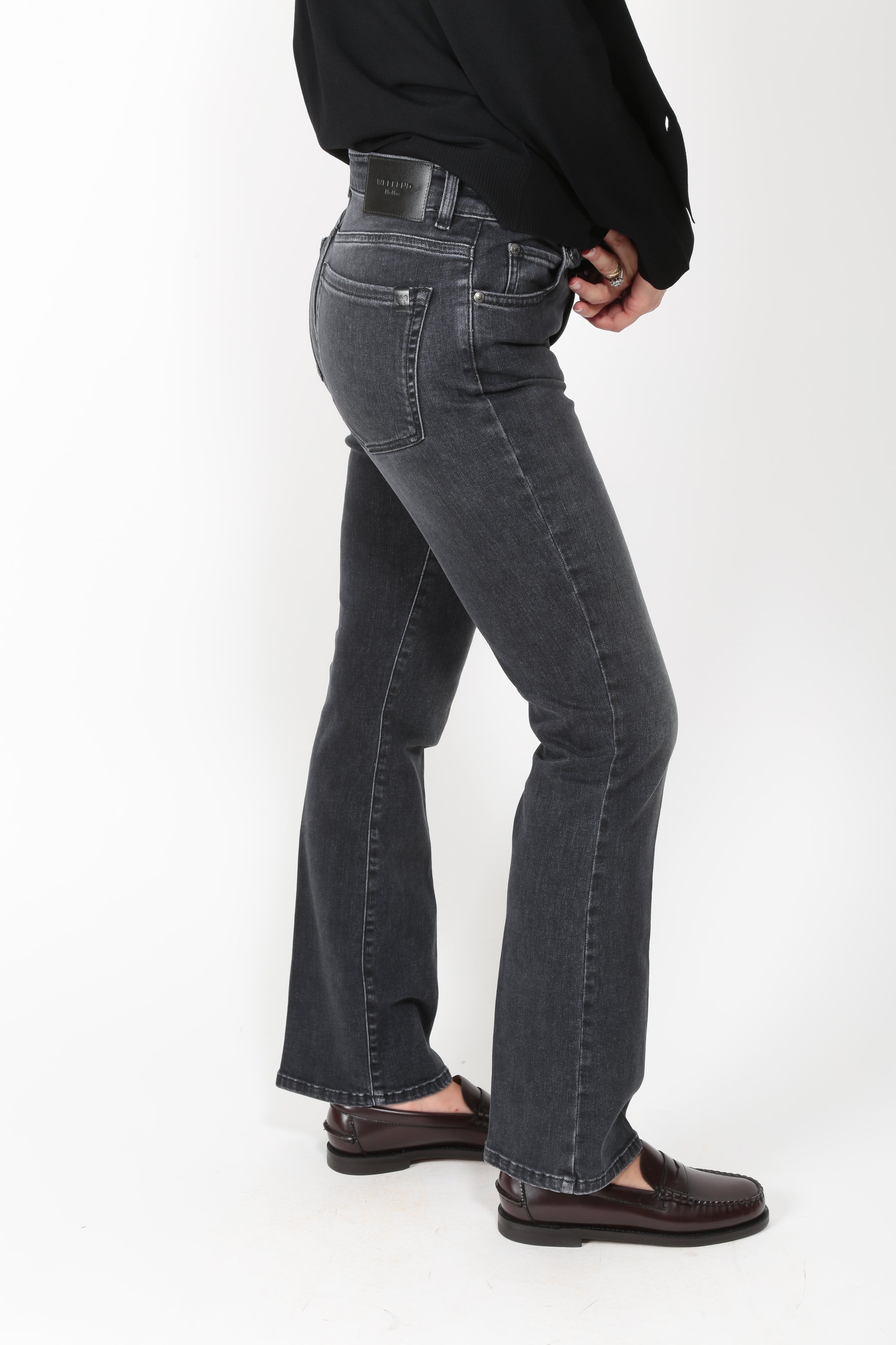 https://admin.shopify.com/store/gulieshop/products/16314031505757#:~:text=https%3A//www.gulieshop.it%20%E2%80%BA%20products%20%E2%80%BA%20maxmara%2Dweekend%2Djeans%2Da%2Dtrombetta%2Dwkdrapallo