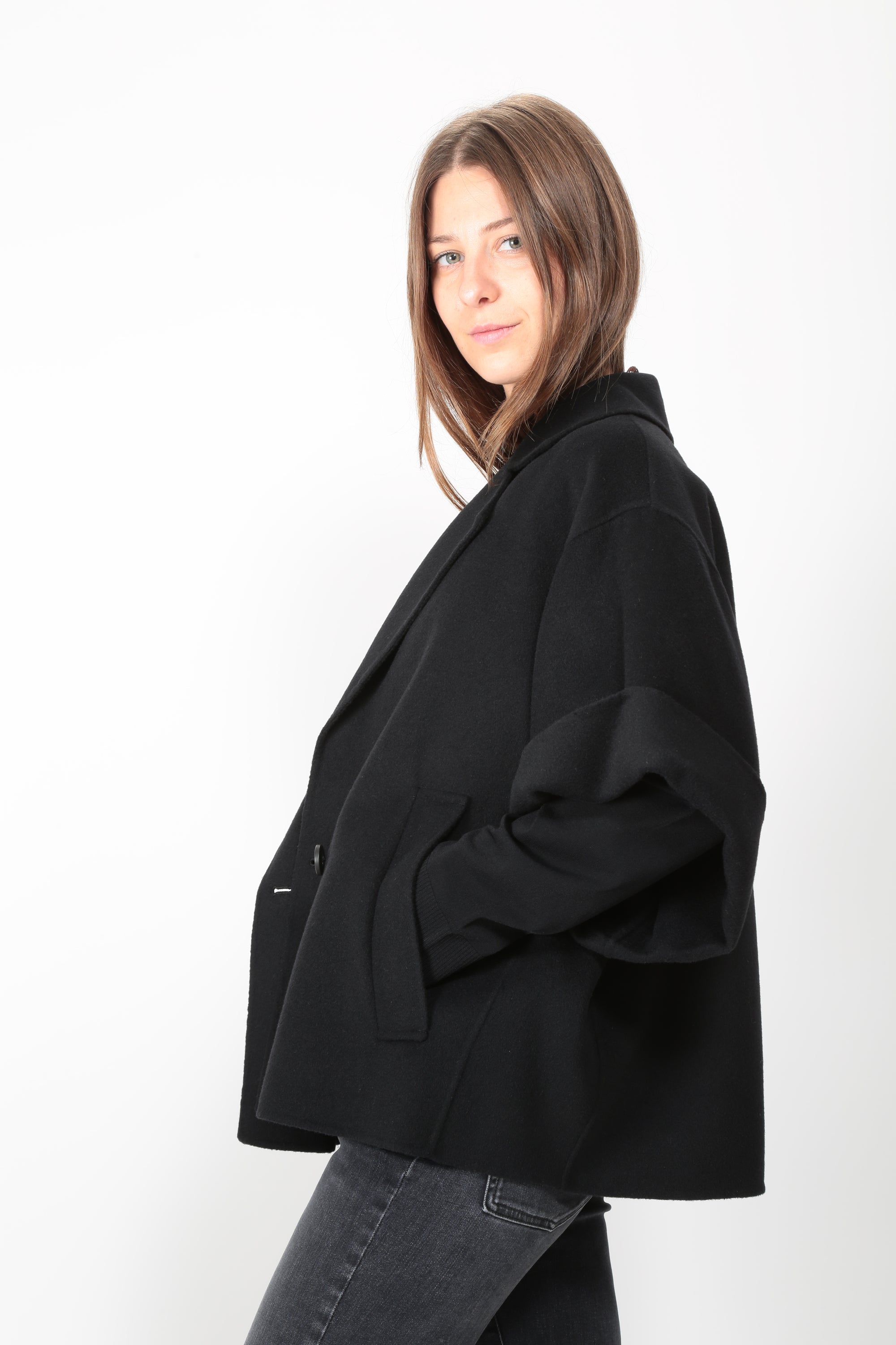https://admin.shopify.com/store/gulieshop/products/16314031440221#:~:text=https%3A//www.gulieshop.it%20%E2%80%BA%20products%20%E2%80%BA%20maxmara%2Dweekend%2Dcappotto%2Dcorto%2Dwkdneo