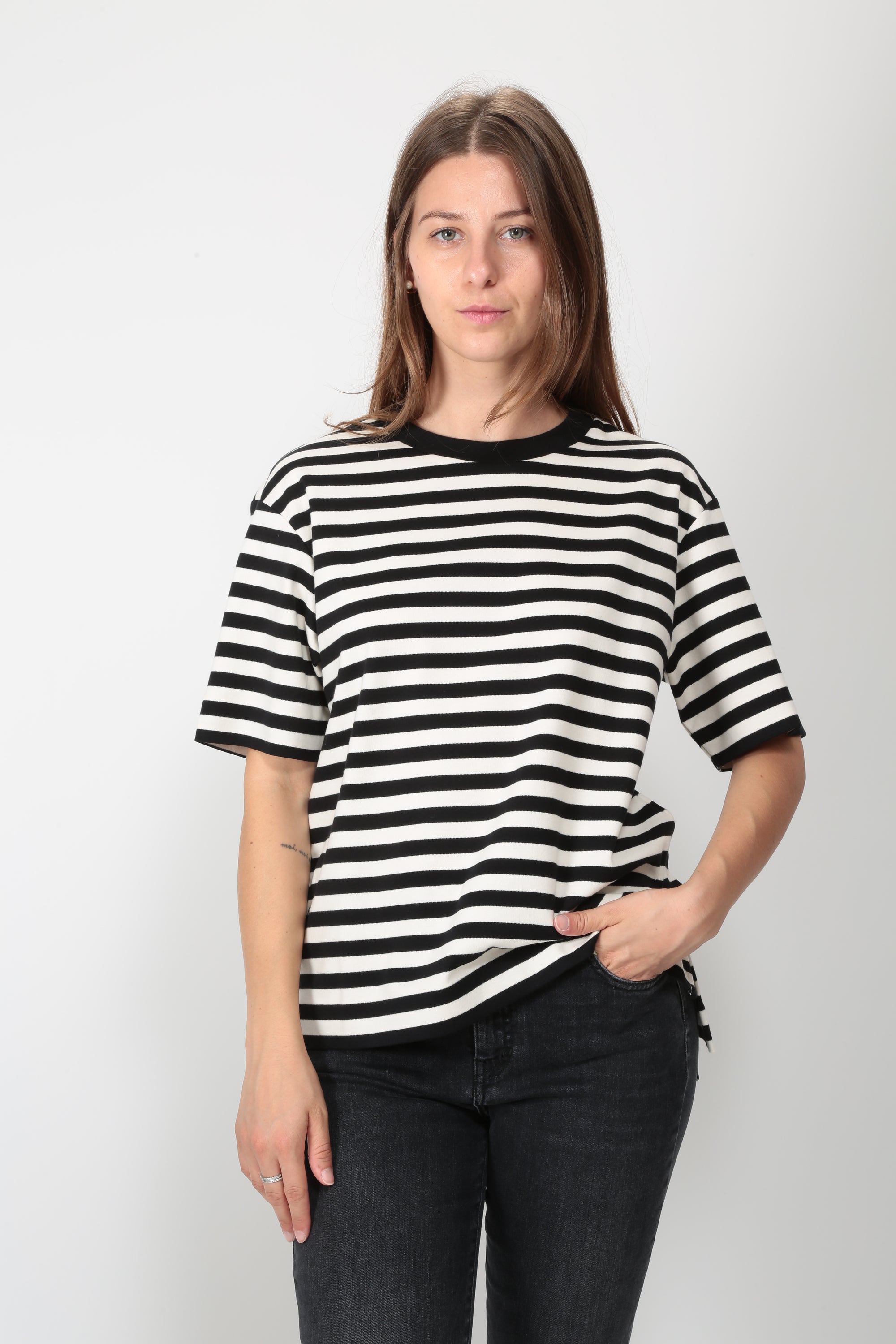 https://admin.shopify.com/store/gulieshop/products/16314026754397#:~:text=https%3A//www.gulieshop.it%20%E2%80%BA%20products%20%E2%80%BA%20maxmara%2Dweekend%2Dt%2Dshirt%2Dwkdmultid
